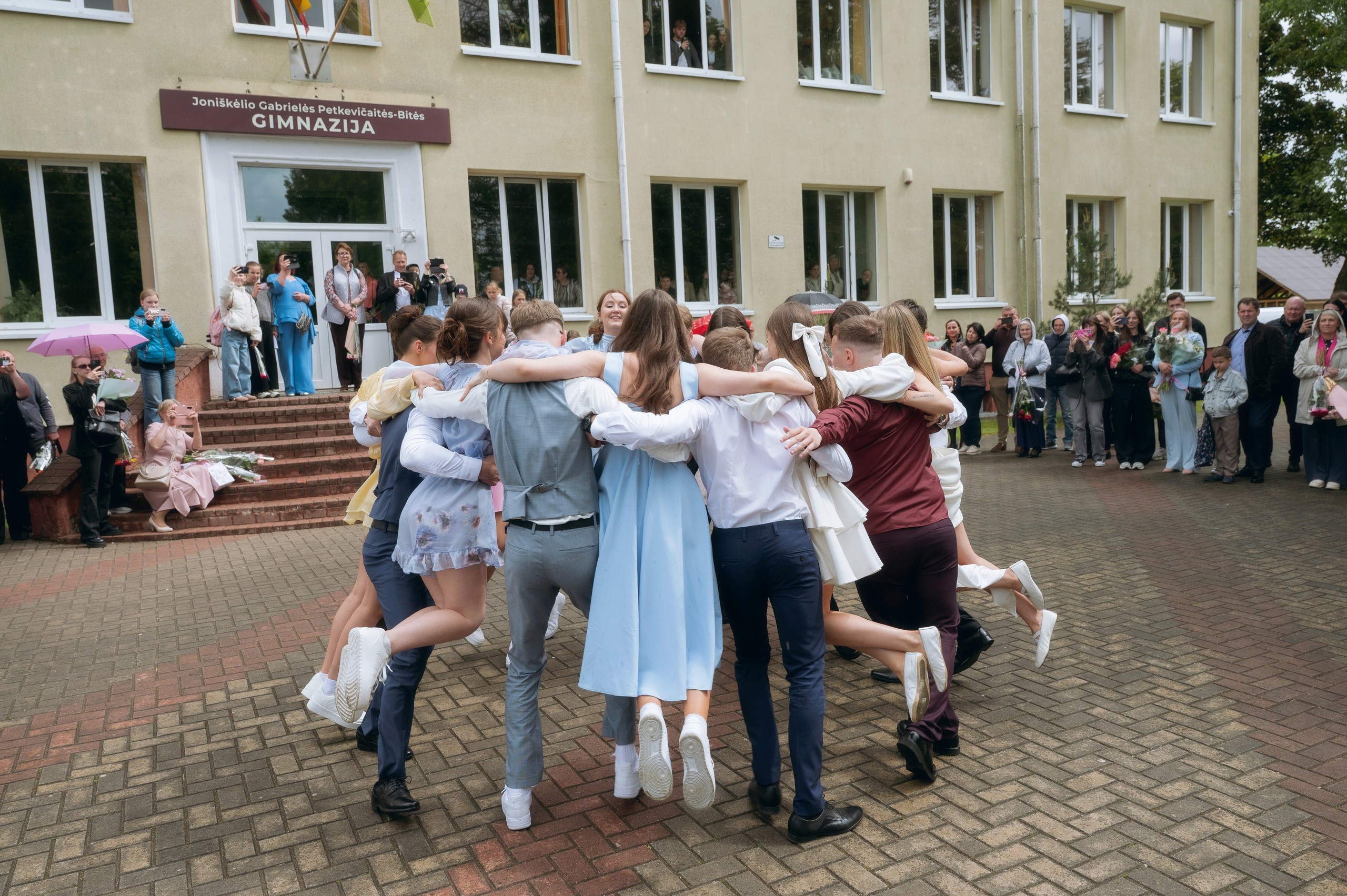Paskutinis skambutis Joniškėlyje. Vestuvių fotografė Santa Jonuškė | Šiaulių apskritis, Panevėžio apskritis ir visa Lietuva