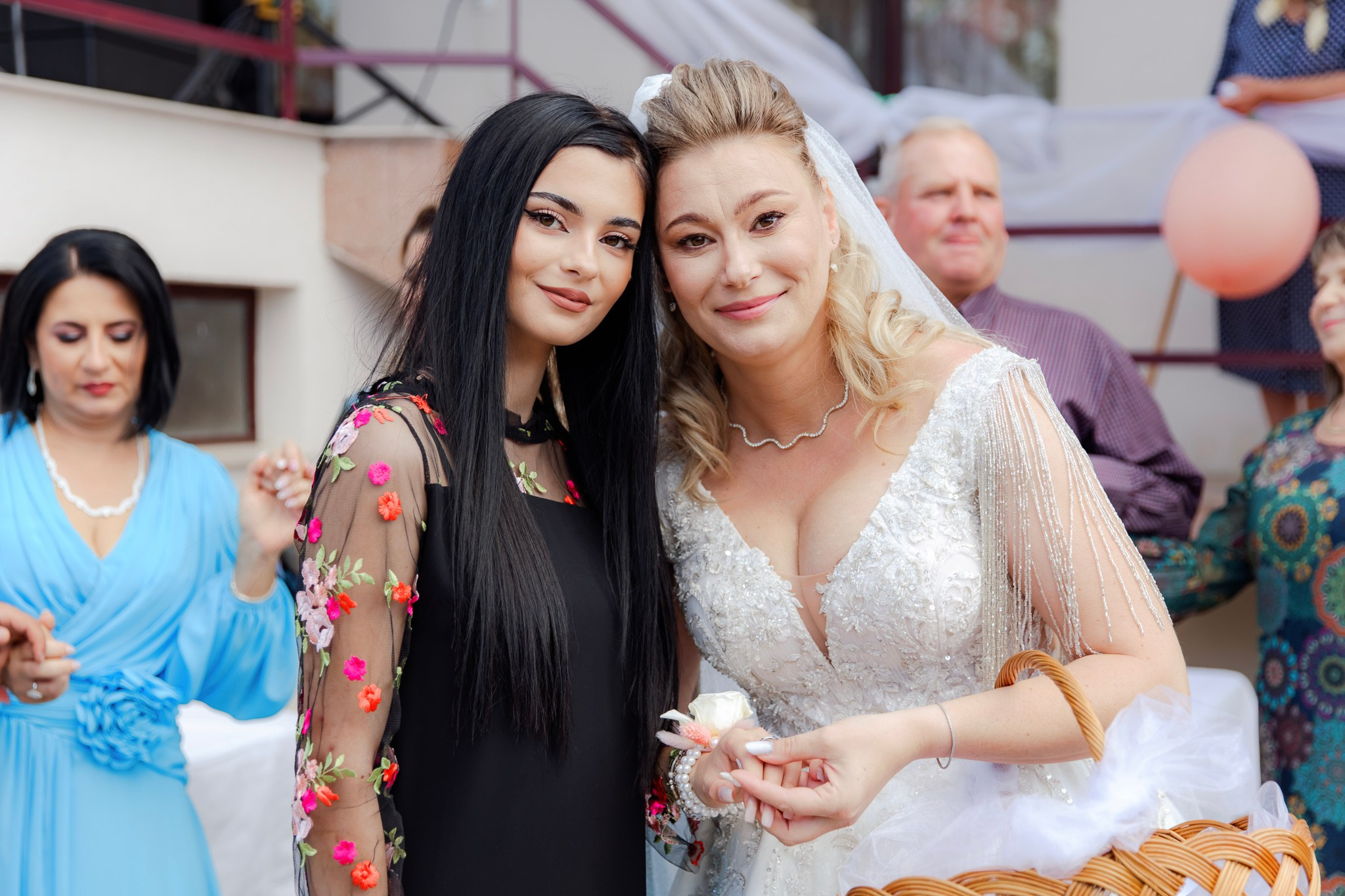 Mihai & Oana. Servicii foto-video profesionale, pentru momente de neuitat