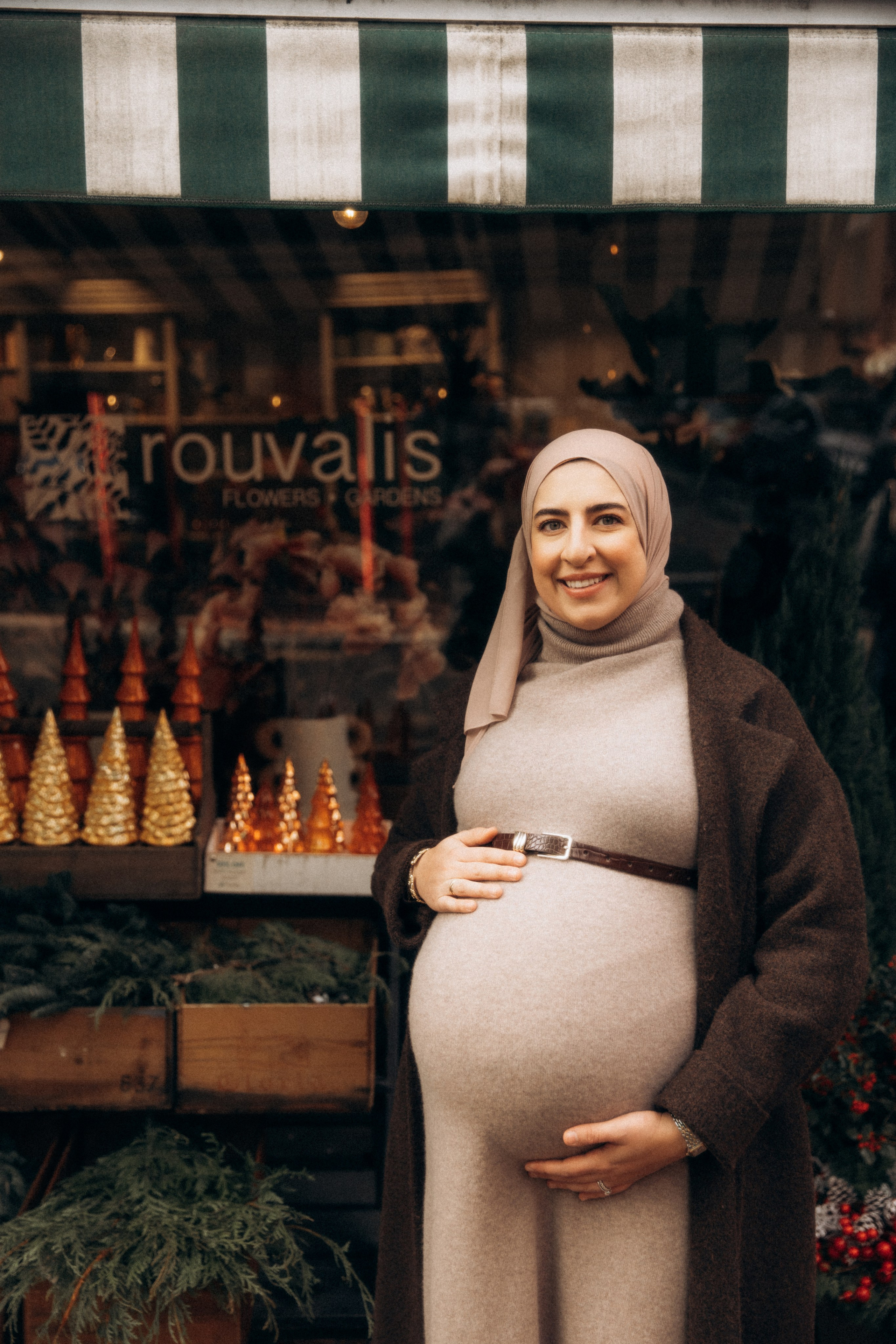 Winter Pregnancy Photoshoot | Bacon Hill, Boston