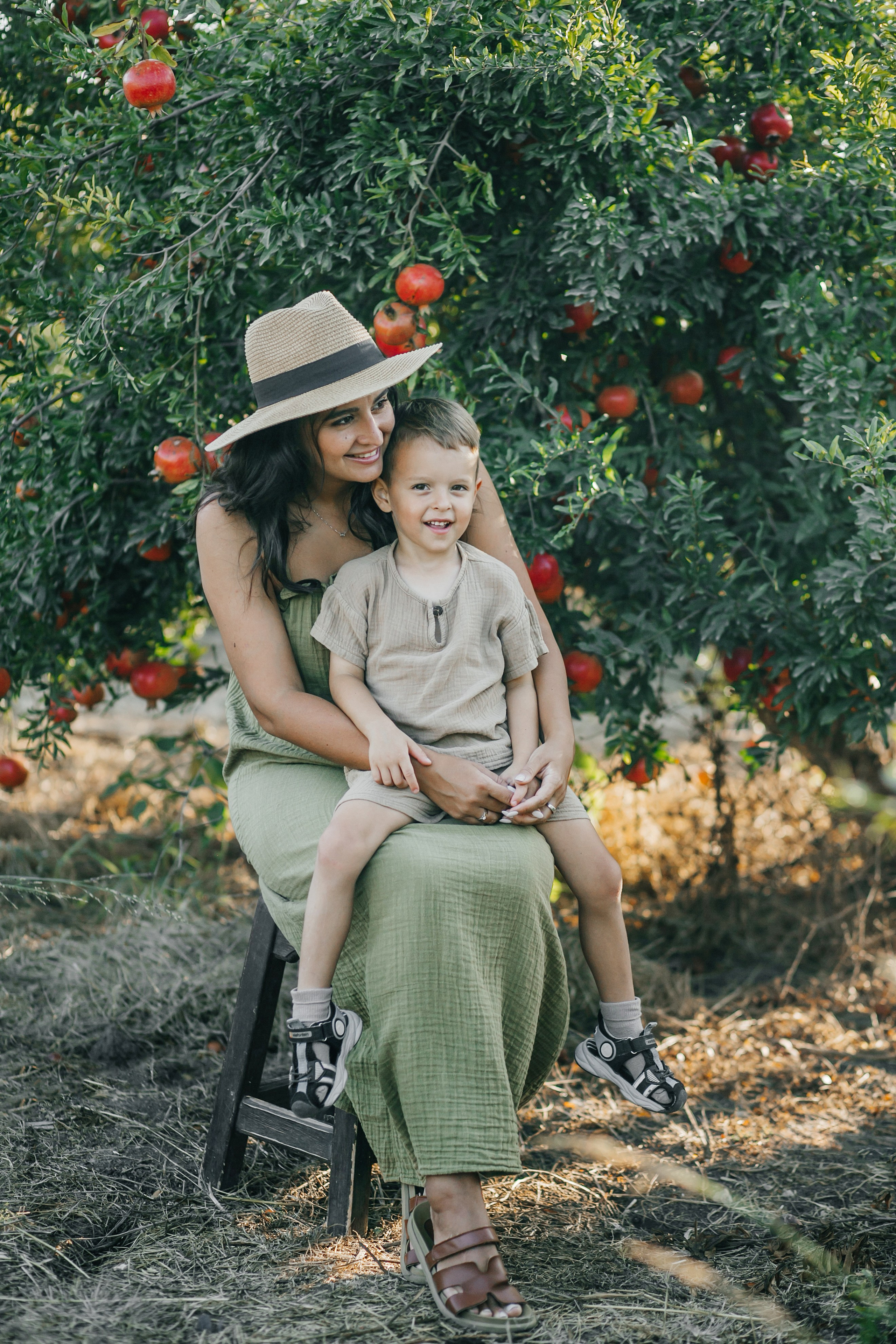Binyamina garden. Family photographer in Israel