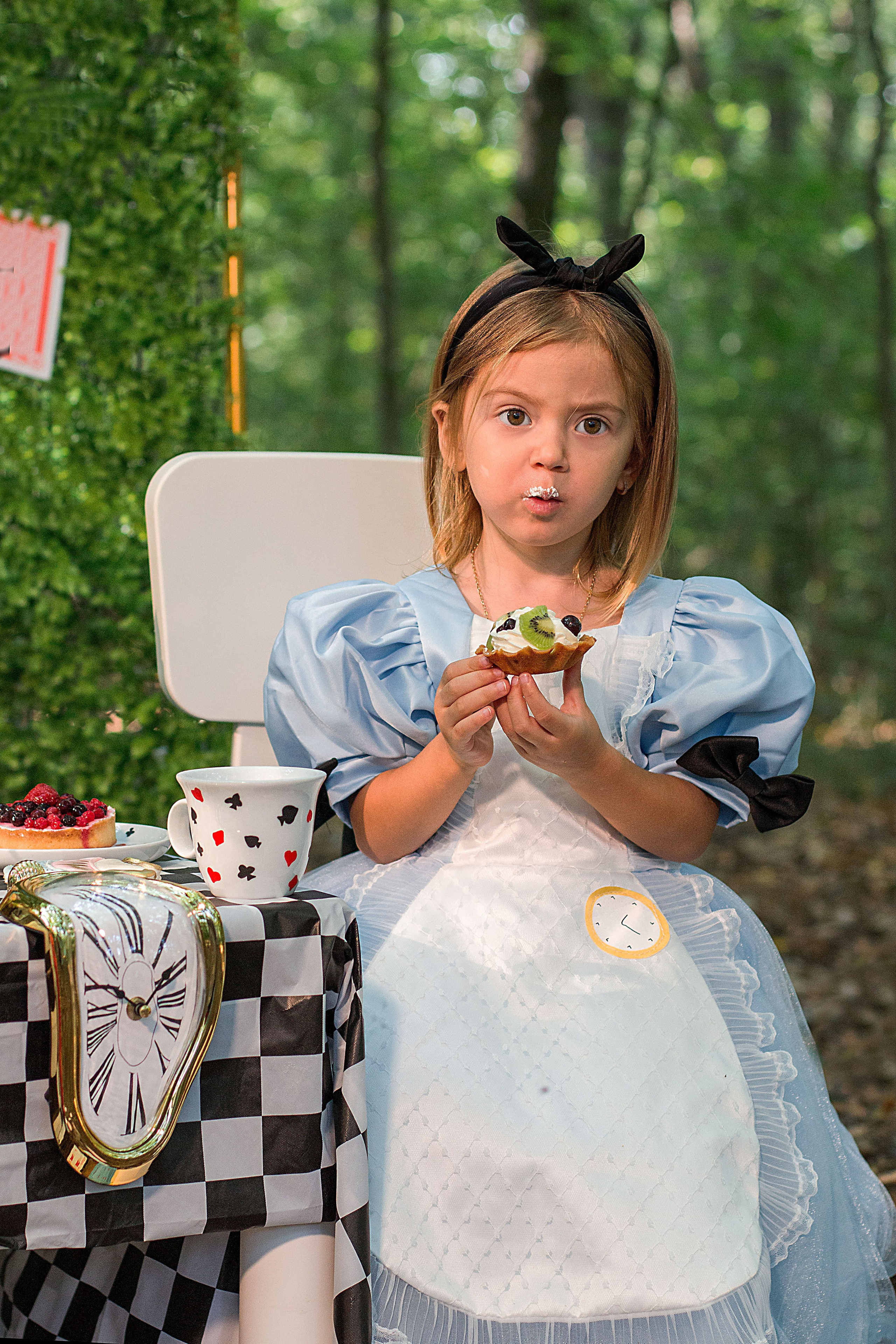 Алиса в стране чудес. Детский и семейный фотограф в г. Бельцы