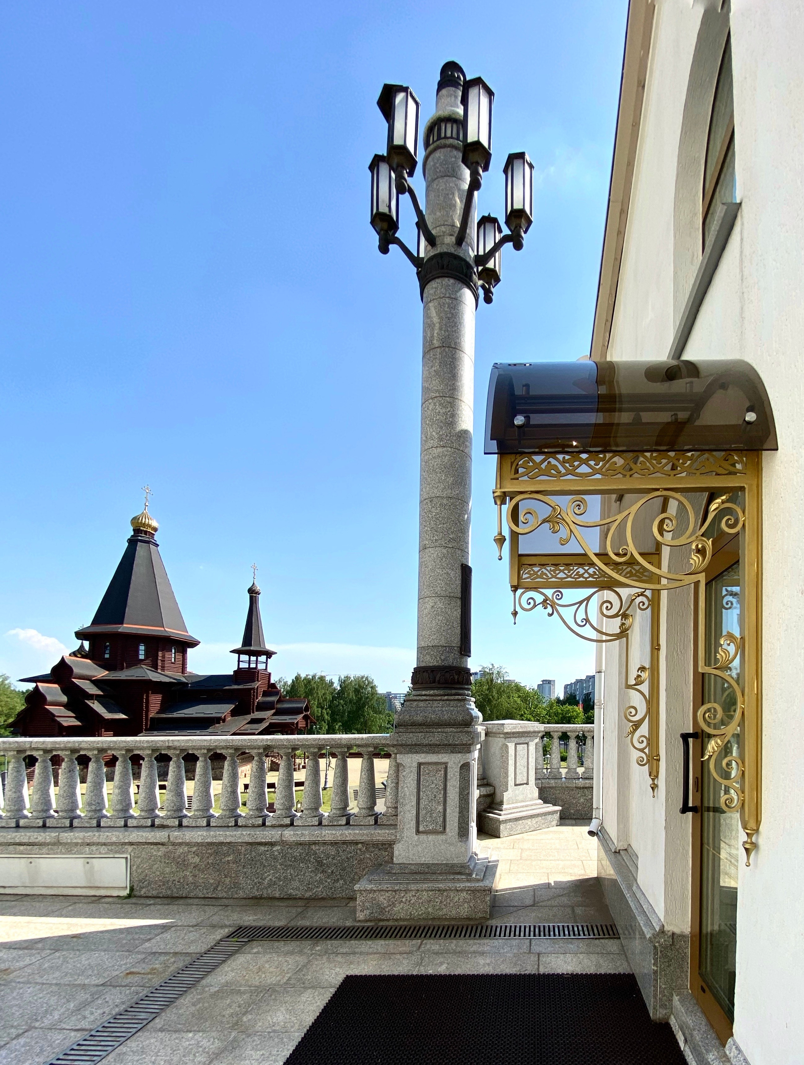 Козырьки Храма-памятника в честь Всех Святых. Скульптор кузнец Мария Тарлецкая