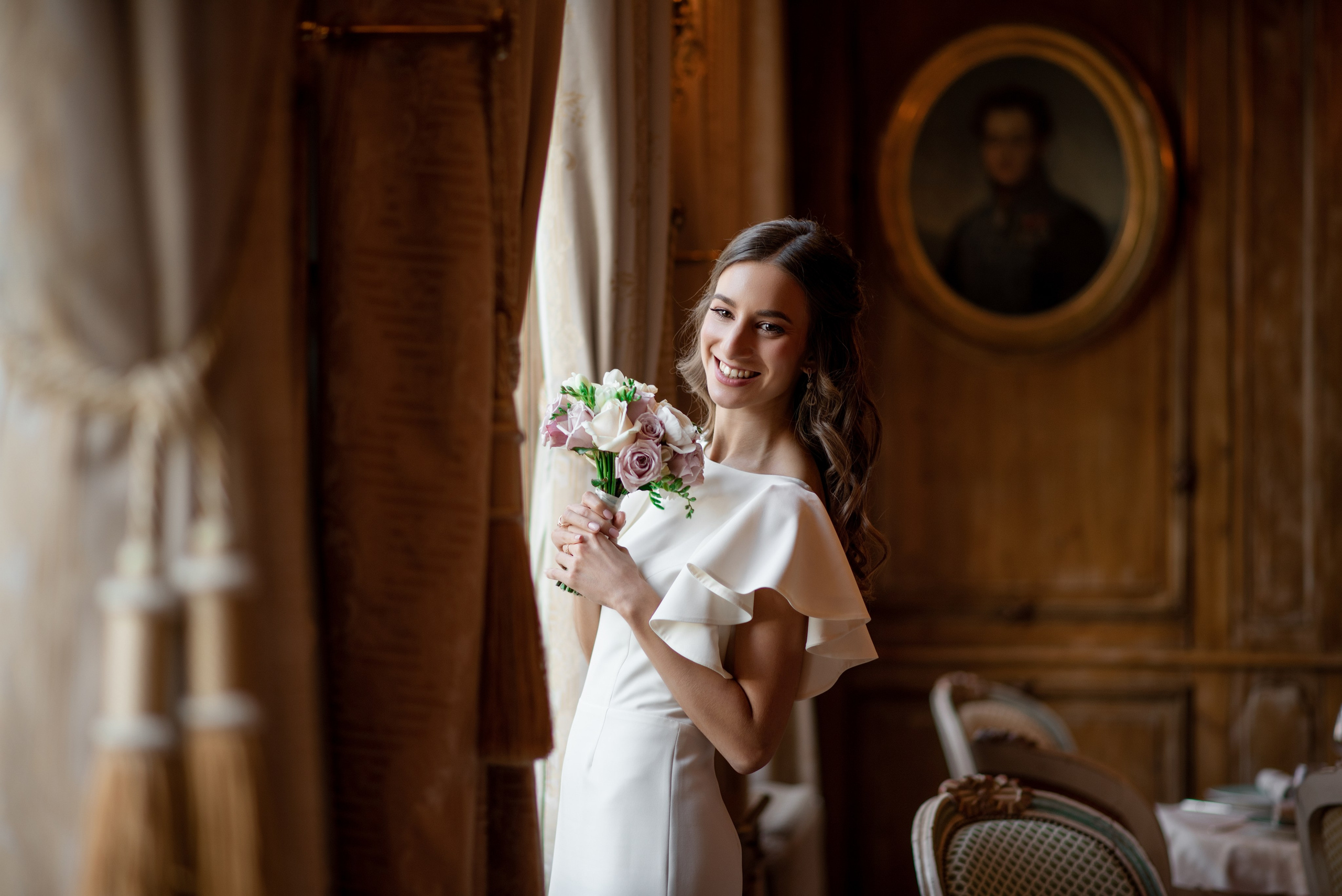 Marié et mariée dans les vignobles de Bordeaux