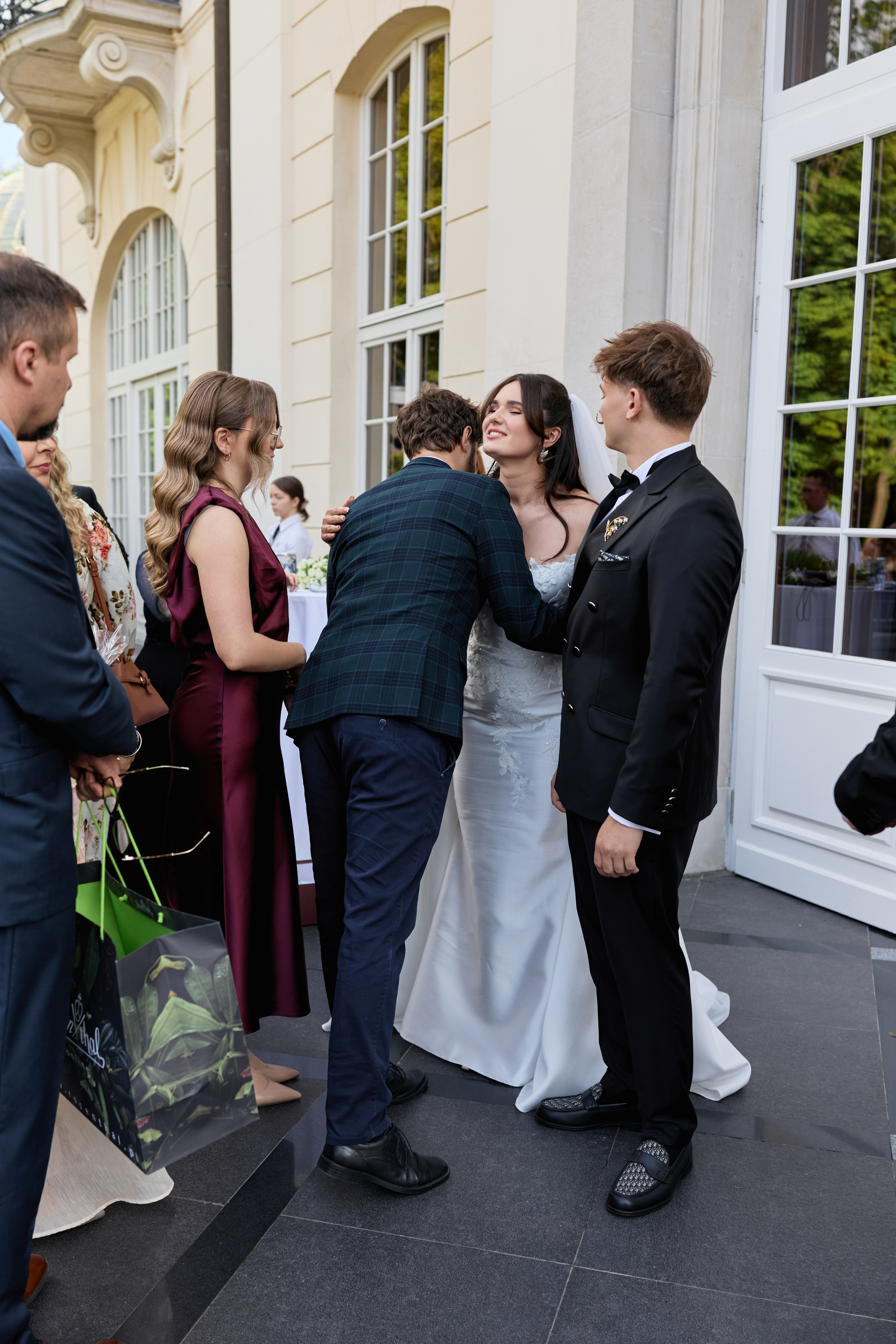 Wiktoria & Kacper. Pałac Goetz. Fotograf ślubny i rodzinny w Krakowie Yana Klymova