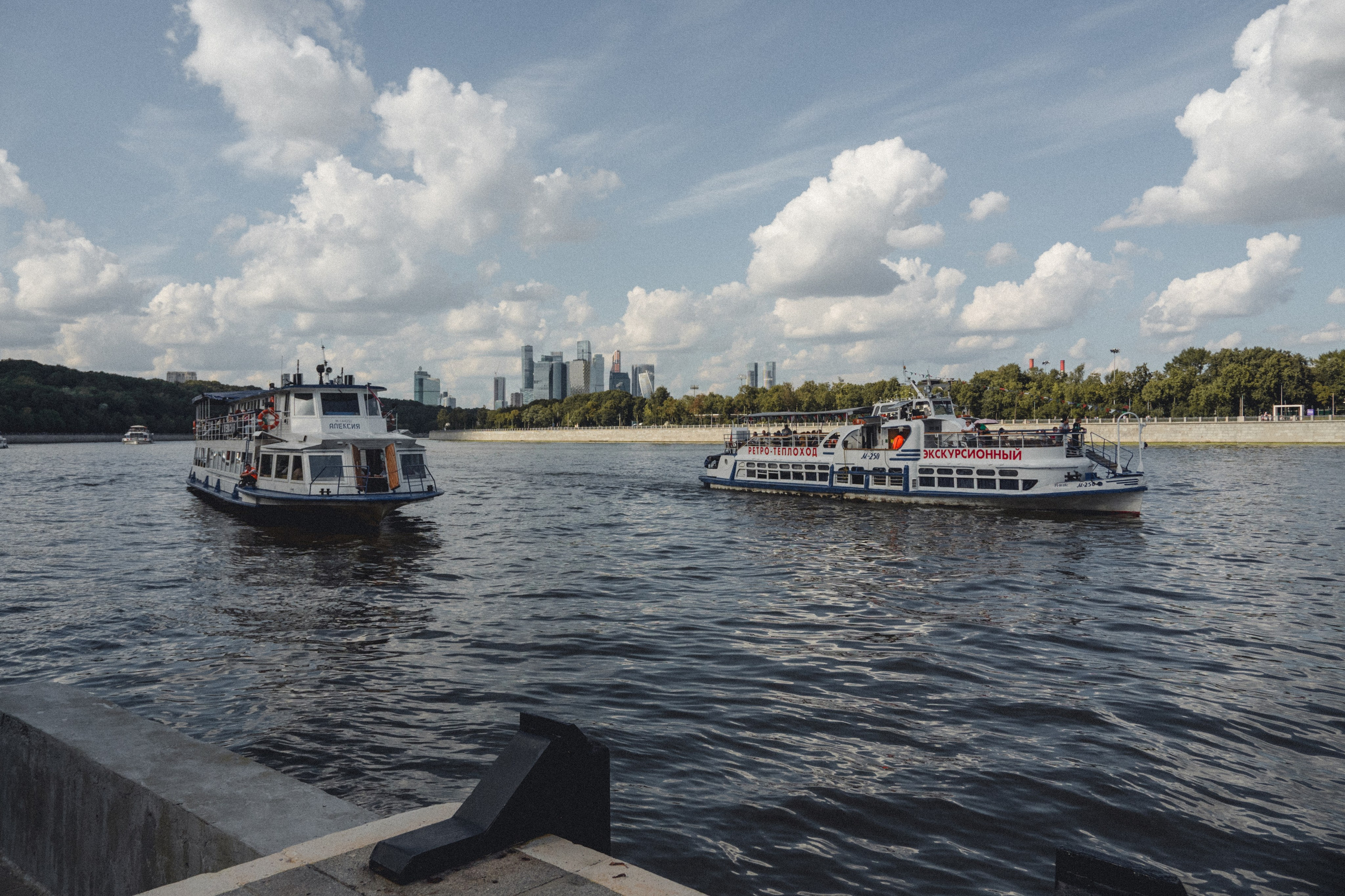 Воробьевы Горы. Photographe sur Cote d’Azur. Portraits de familles, couples, enfants, événements