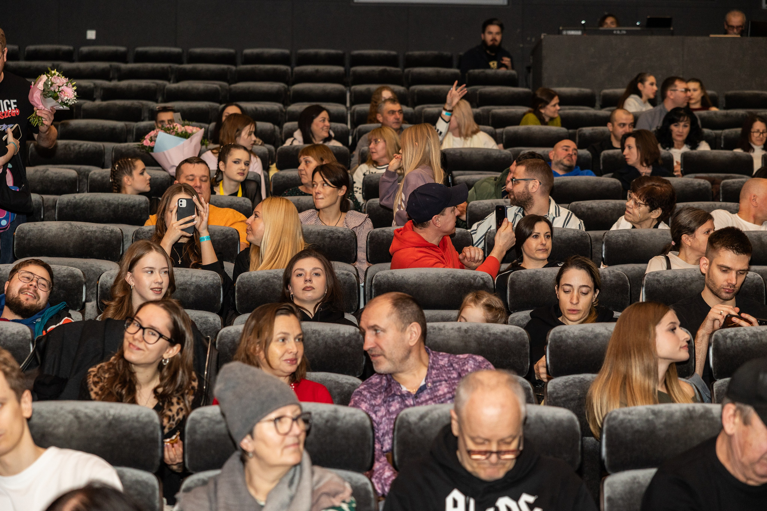 LEO DANCE SHOW WINTER 2025. Семейный и детский фотограф в Варшаве Мила Бобровская