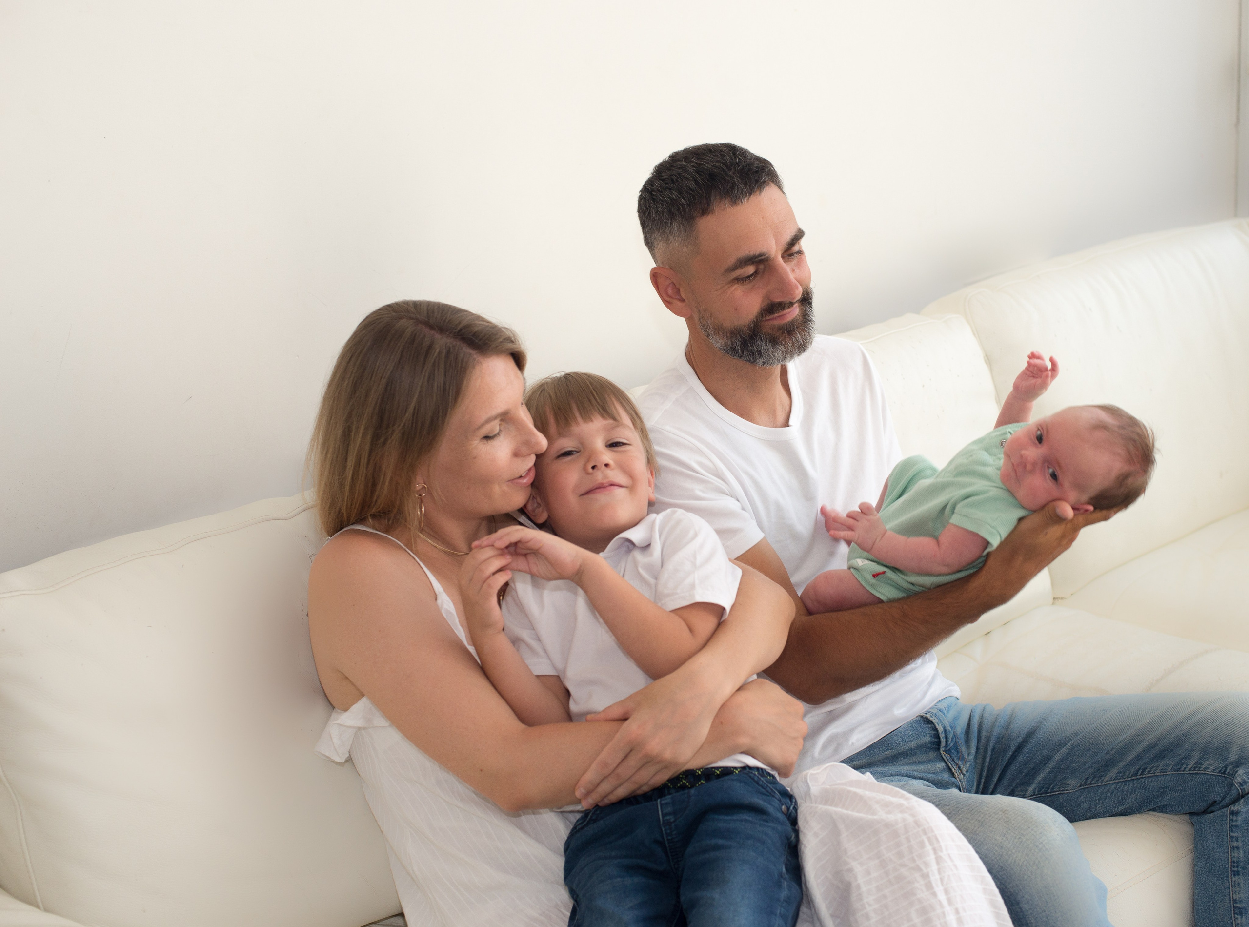 Катя, Андрей Мирон и Лео. Визуальный брендинг