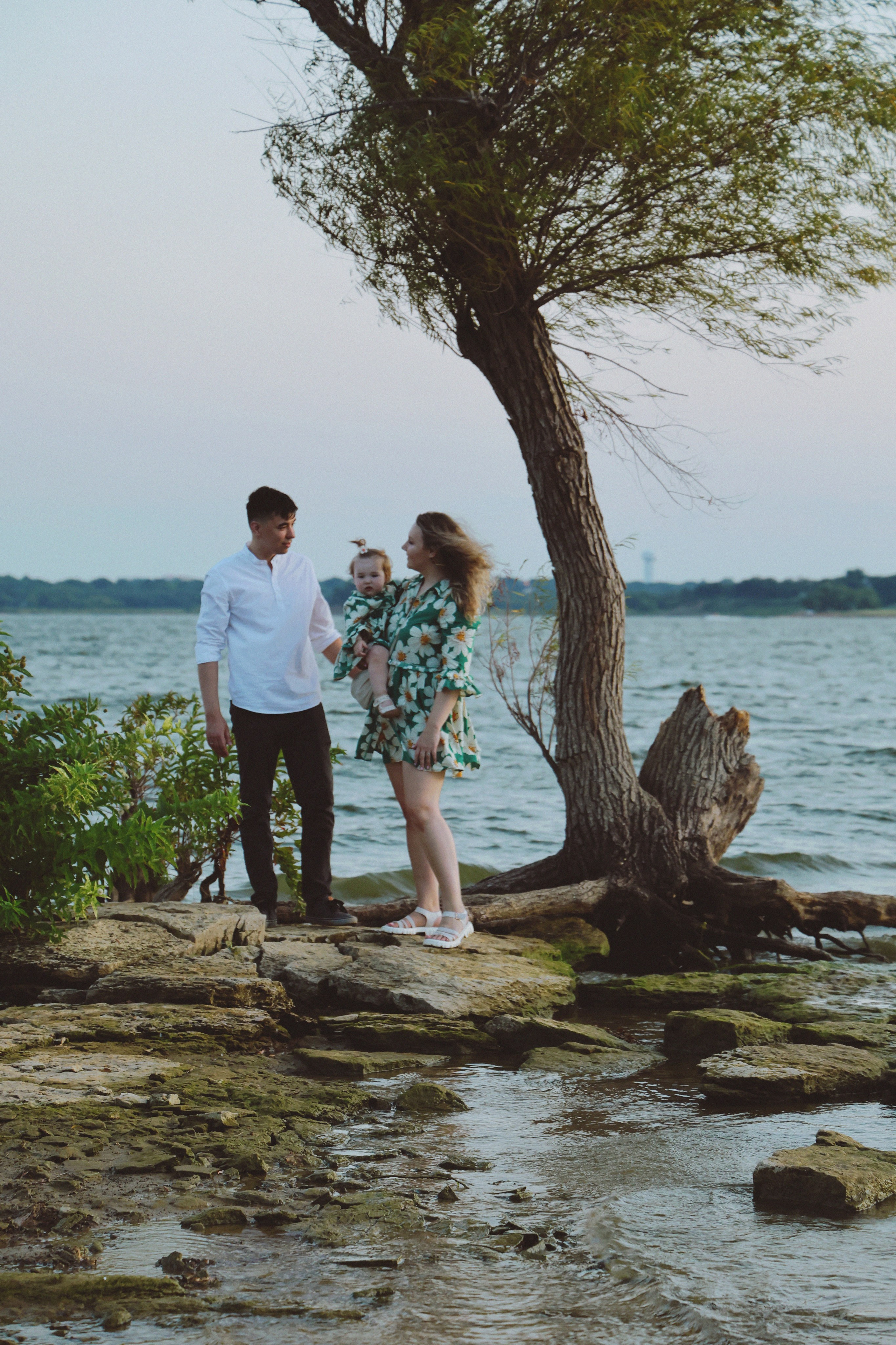 Baby Family Photoshoot – Outdoor Family Photography with Infant or Toddler. Lana Petrychenko — Portrait & Family Photographer. Valencia, Spain