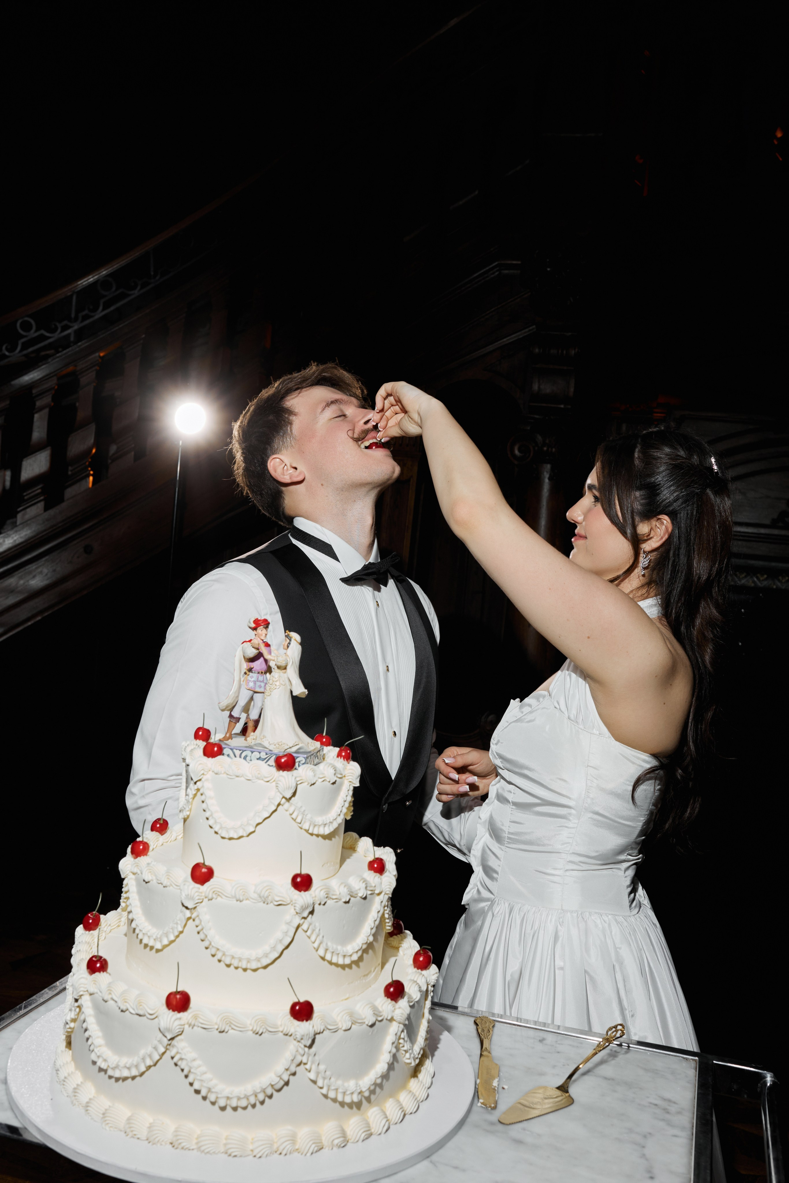 Wiktoria & Kacper. Pałac Goetz. Fotograf ślubny i rodzinny w Krakowie Yana Klymova