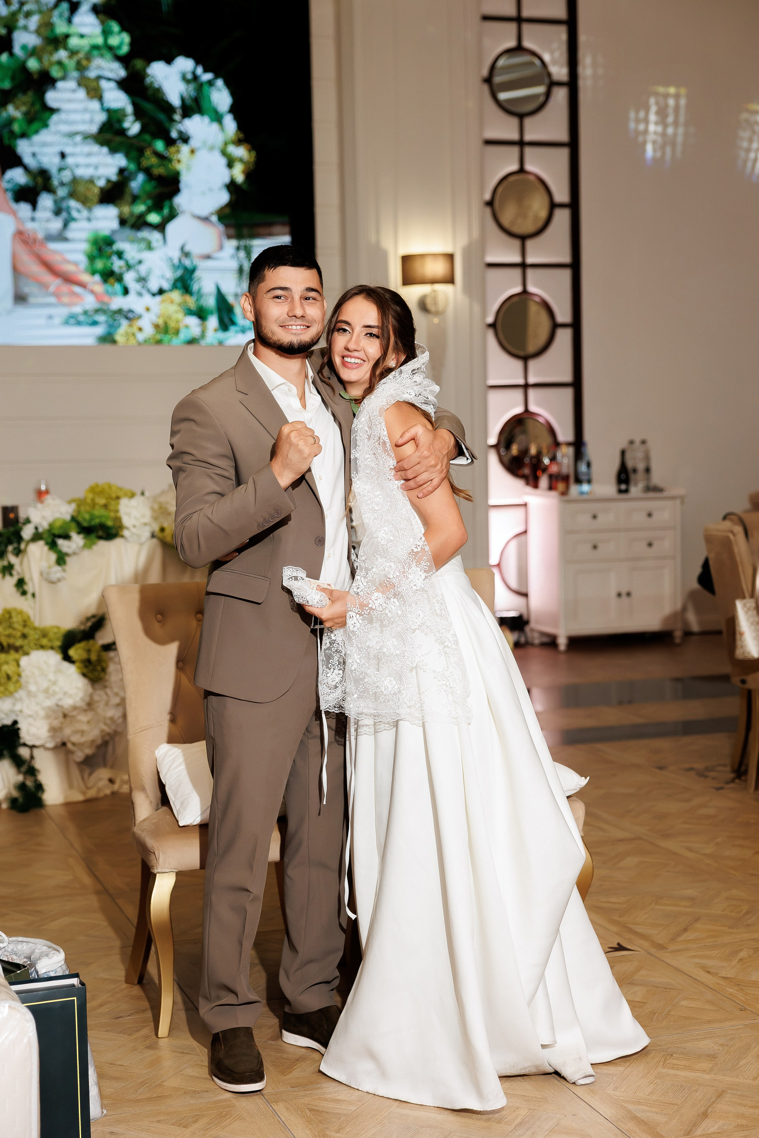 Eugen & Livia — Grand Elysee — Wedding Day. Servicii Foto și Video 067188353