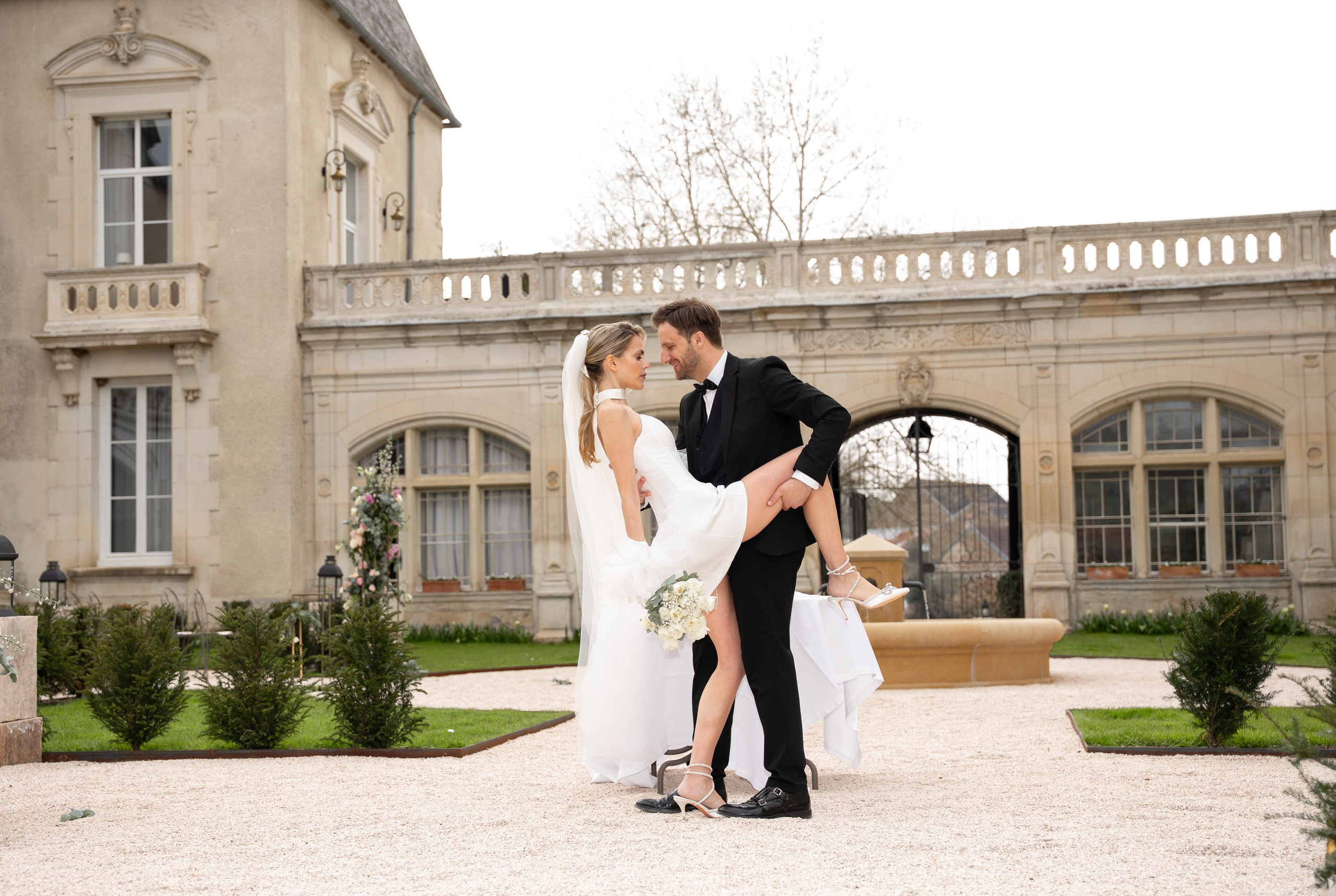 Chateau elopement inspiration. Wedding photographer in Paris Oksana Shum