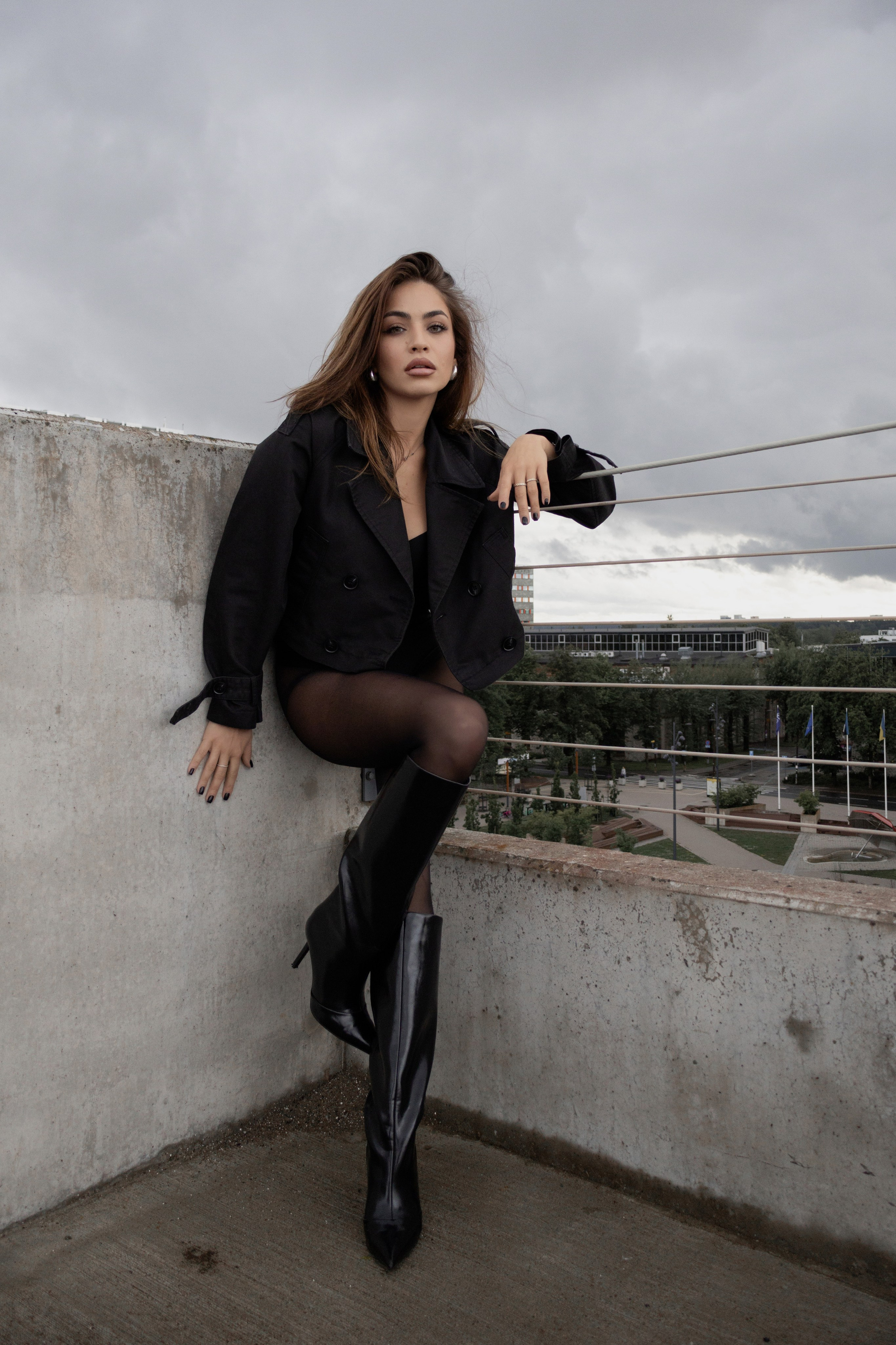 Съёмка на крыше | Городской стиль и свобода. Бренд & Женский фотограф в Таллинне / Фотограф Таллинн