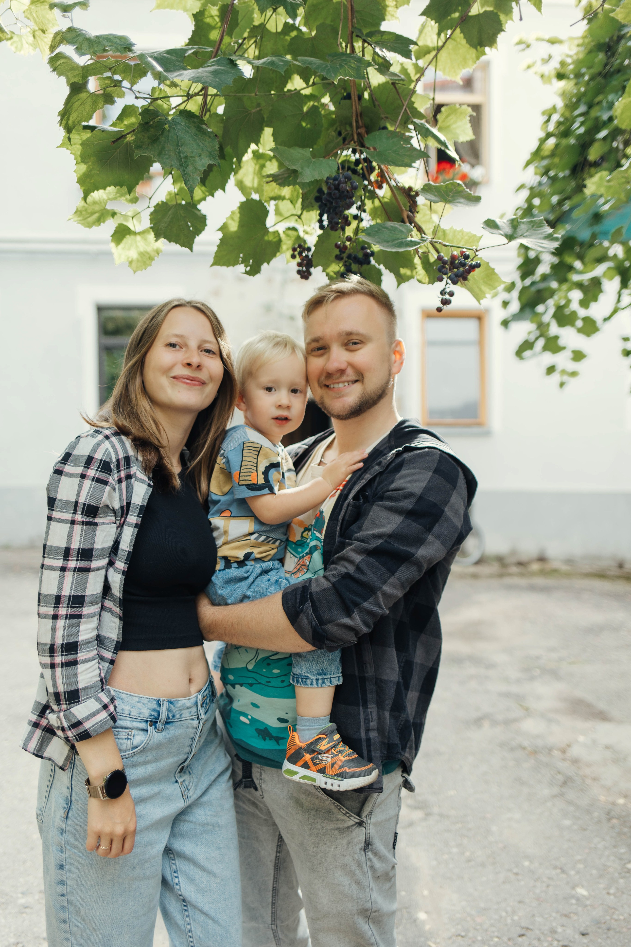 Along the streets of Vilnius in lifestyle style. Family photographer in Vilnuis Svetlana Naumova