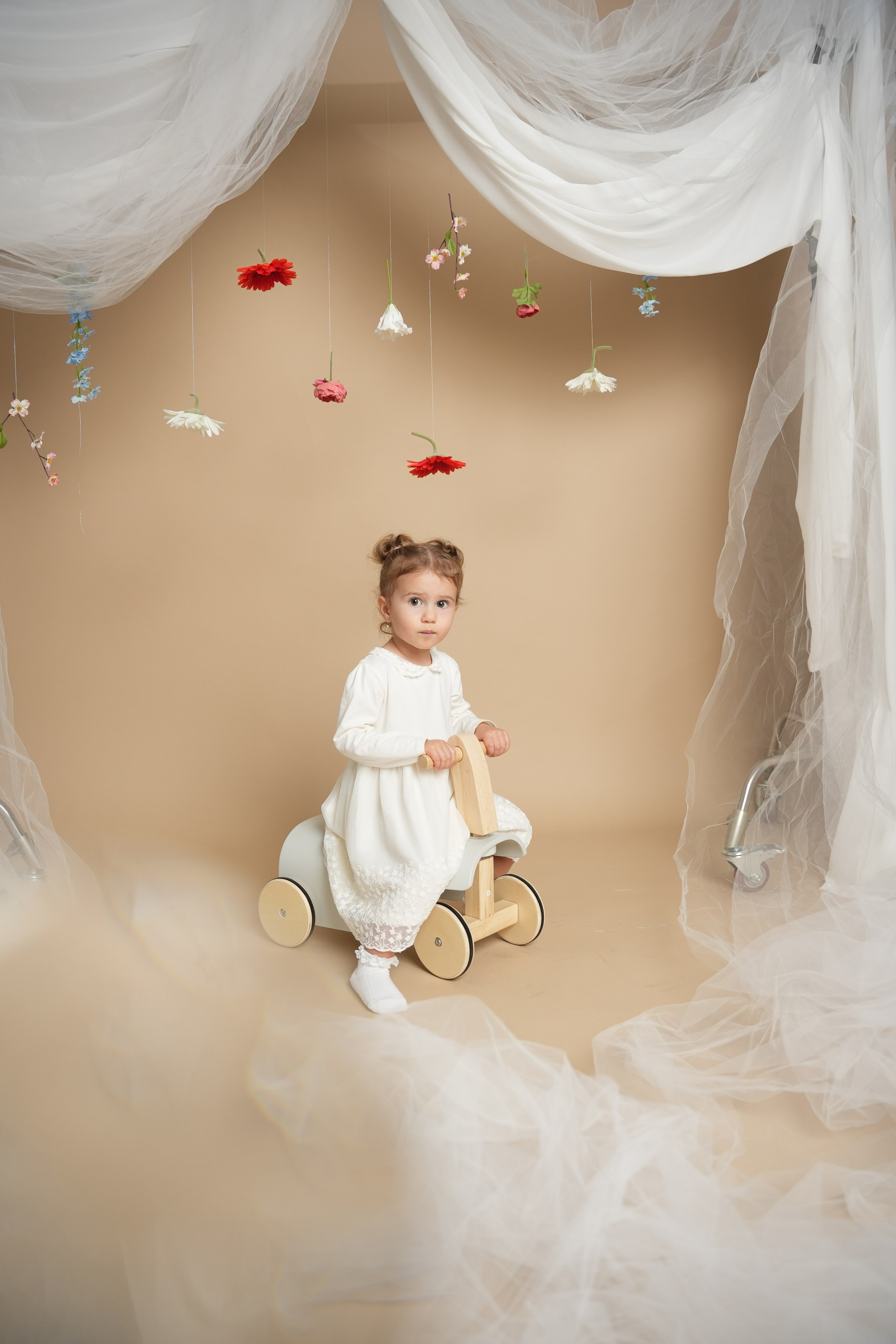 Ksenya and Stesha. Professional Photographer Abu Dhabi, Dubai — Yulia Ismoilova | 2025