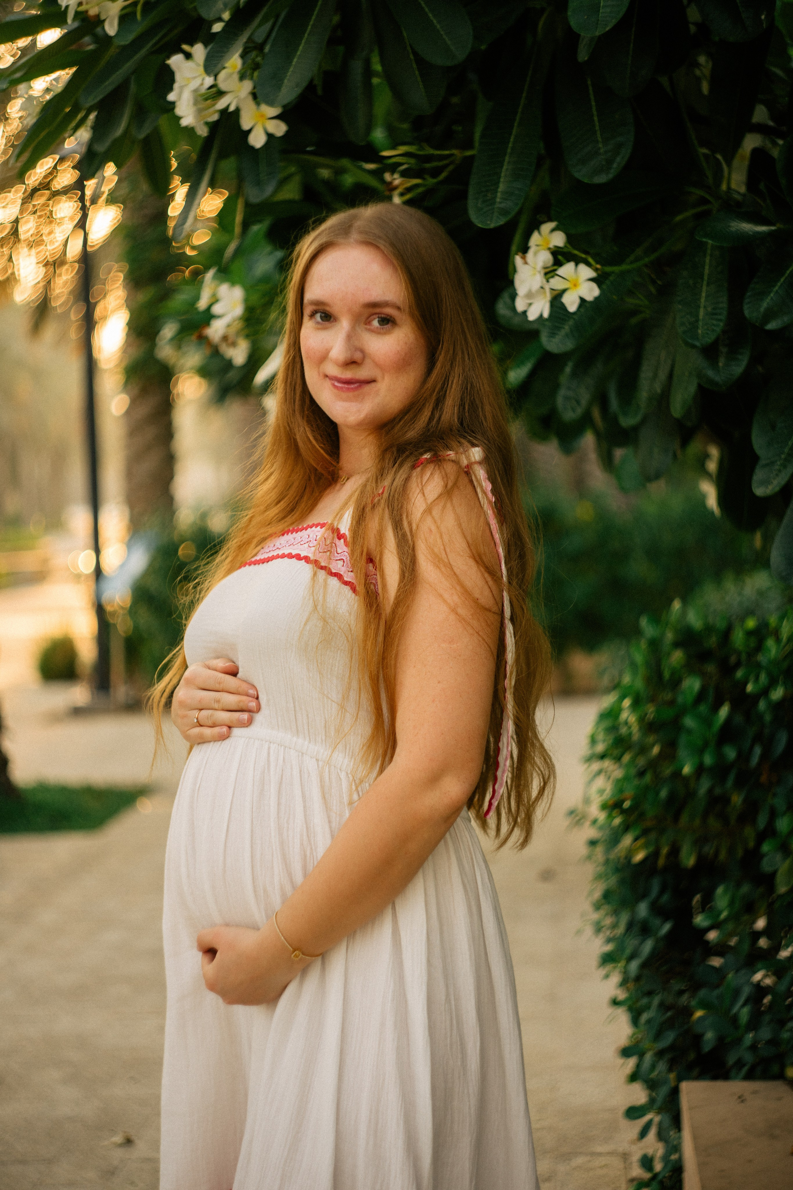 Um Al Amarat Park Pregnancy. Professional Photographer Abu Dhabi, Dubai — Yulia Ismoilova | 2025