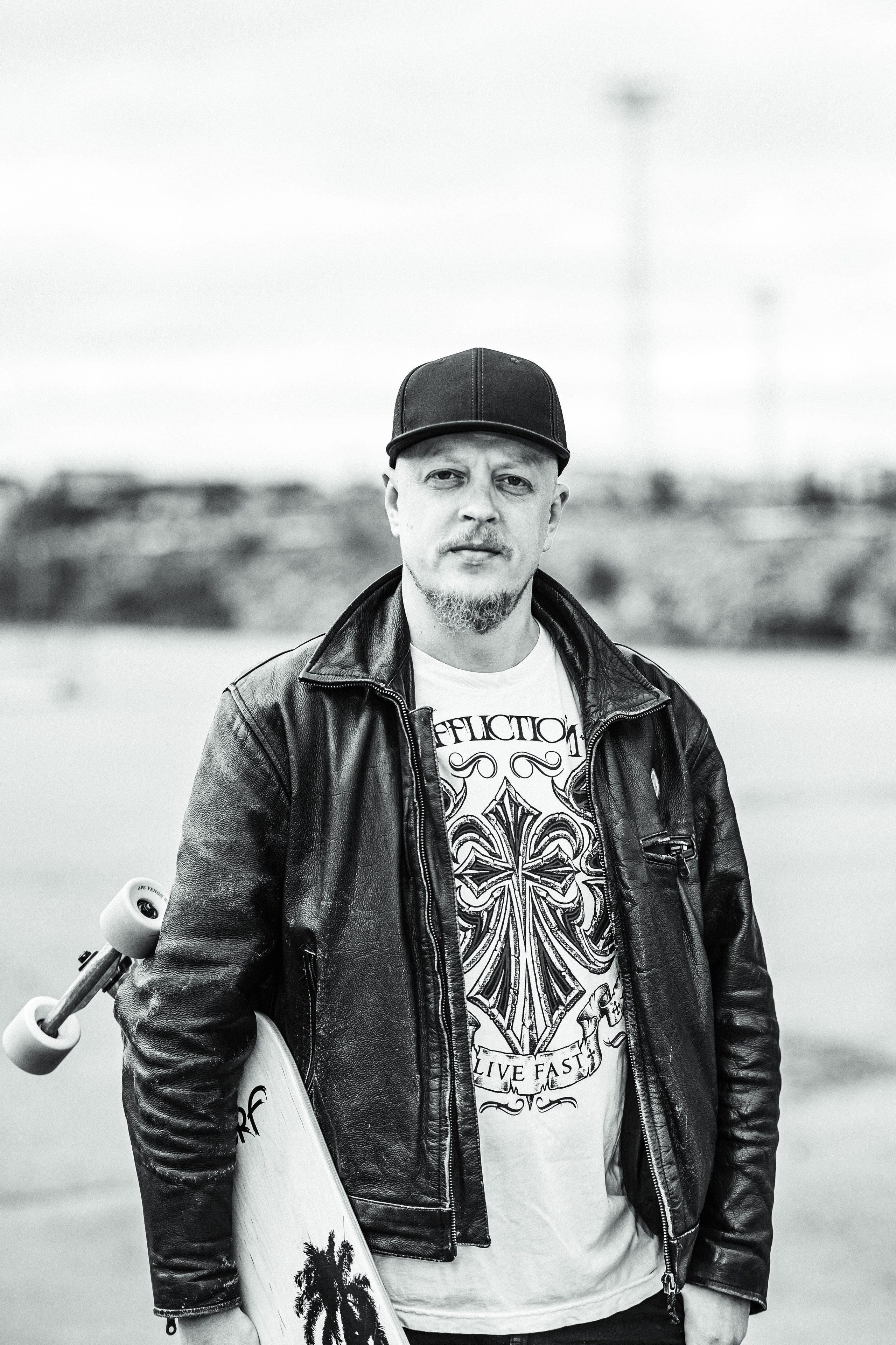 Miehen valokuvaus miljöössä. Valokuvaaja Lahti, Helsinki Elena Salonen