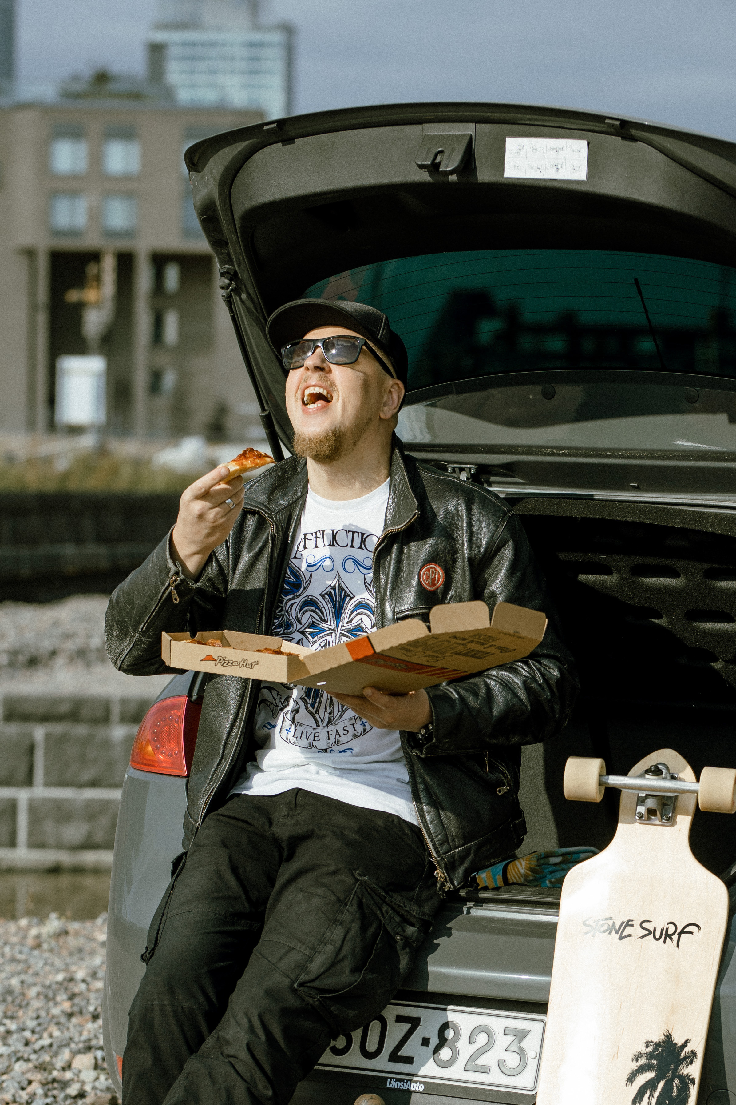 Miehen valokuvaus miljöössä. Valokuvaaja Lahti, Helsinki Elena Salonen