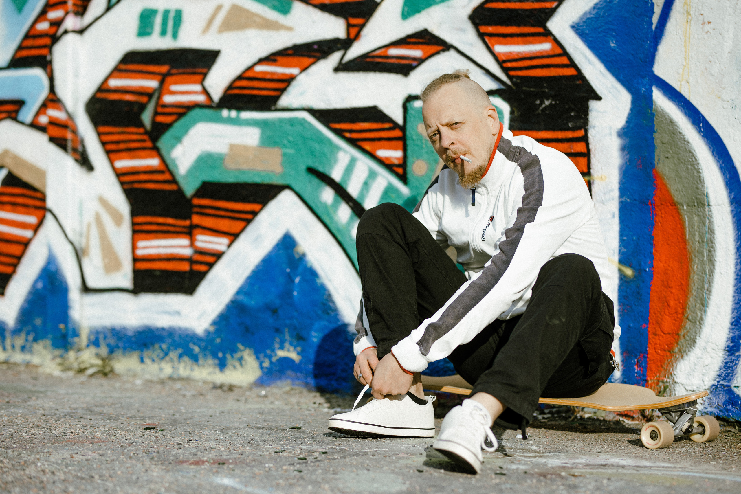 Miehen valokuvaus miljöössä. Valokuvaaja Lahti, Helsinki Elena Salonen