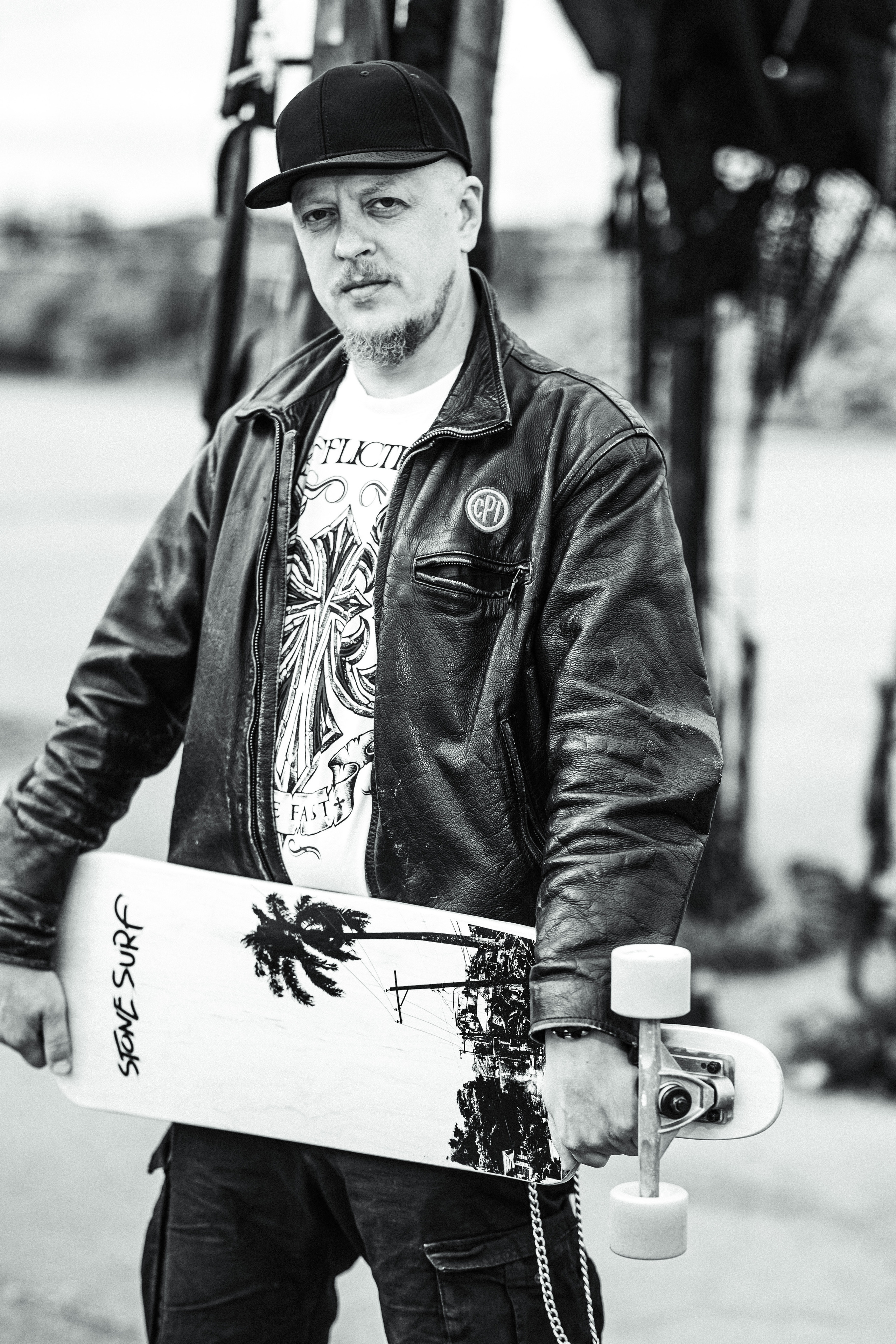 Miehen valokuvaus miljöössä. Valokuvaaja Lahti, Helsinki Elena Salonen