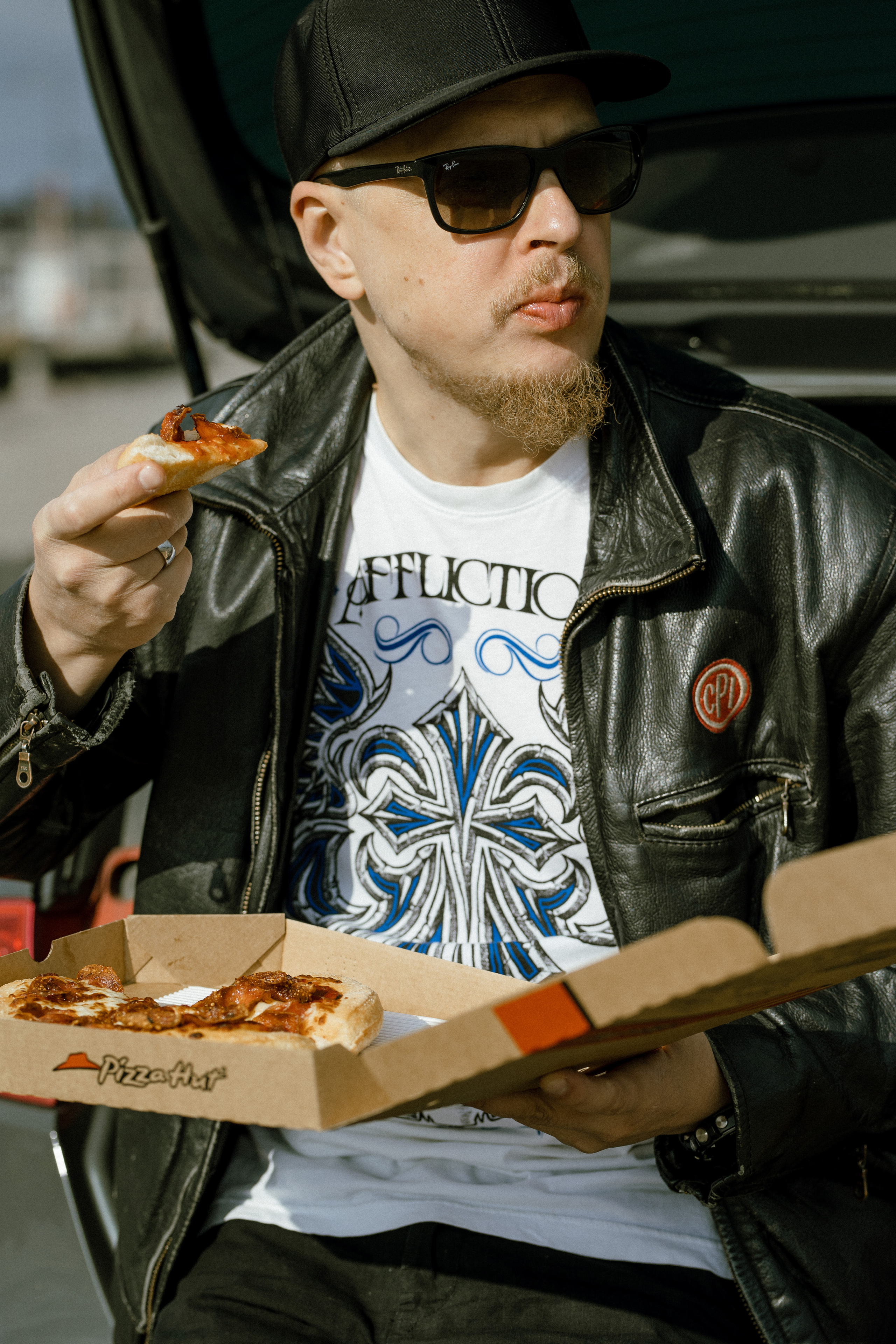 Miehen valokuvaus miljöössä. Valokuvaaja Lahti, Helsinki Elena Salonen