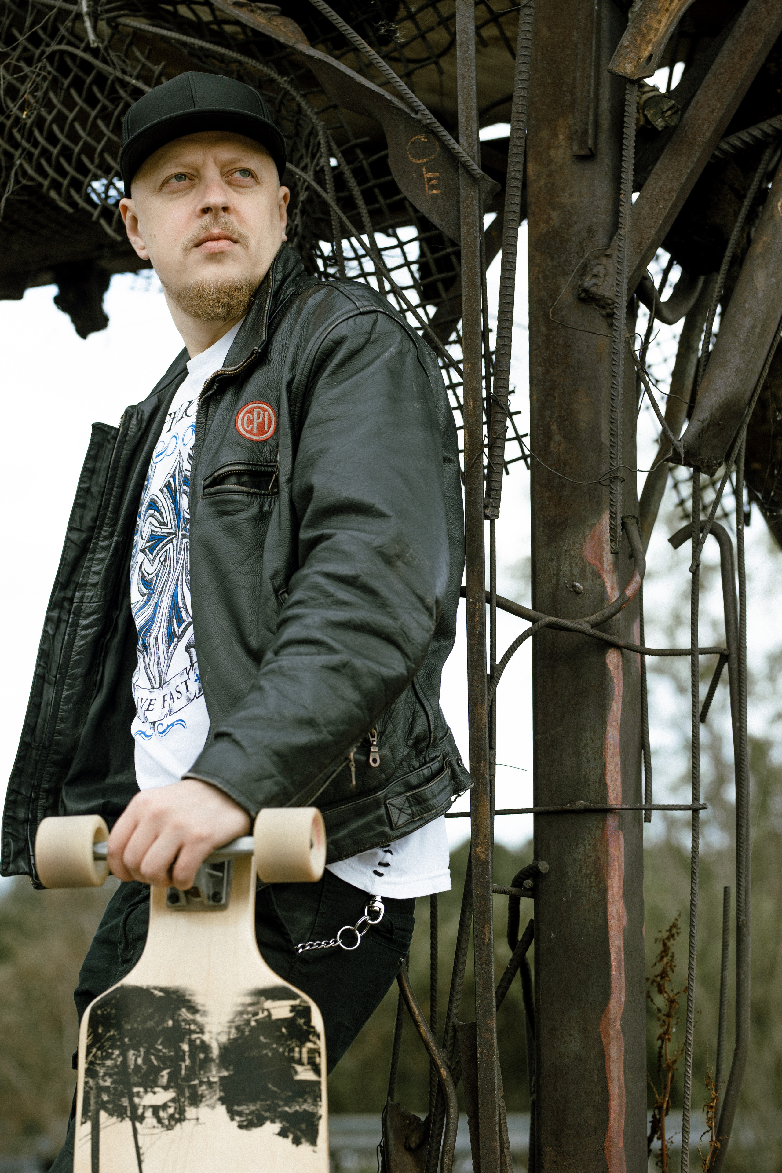 Miehen valokuvaus miljöössä. Valokuvaaja Lahti, Helsinki Elena Salonen