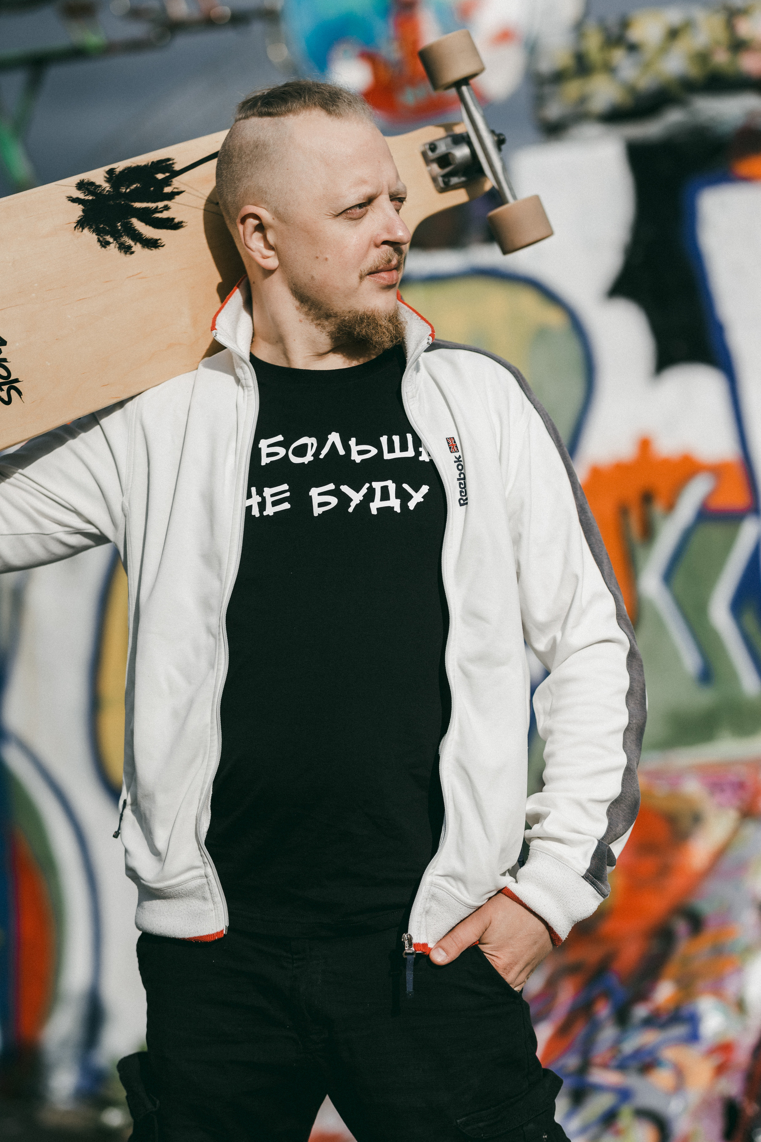 Miehen valokuvaus miljöössä. Valokuvaaja Lahti, Helsinki Elena Salonen