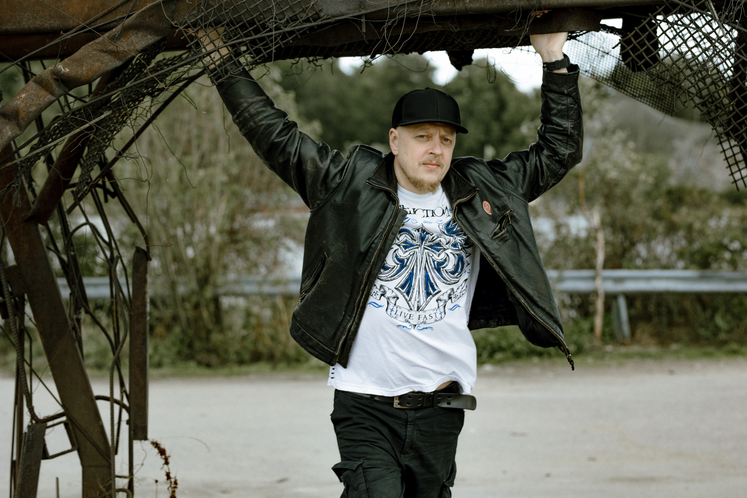 Miehen valokuvaus miljöössä. Valokuvaaja Lahti, Helsinki Elena Salonen