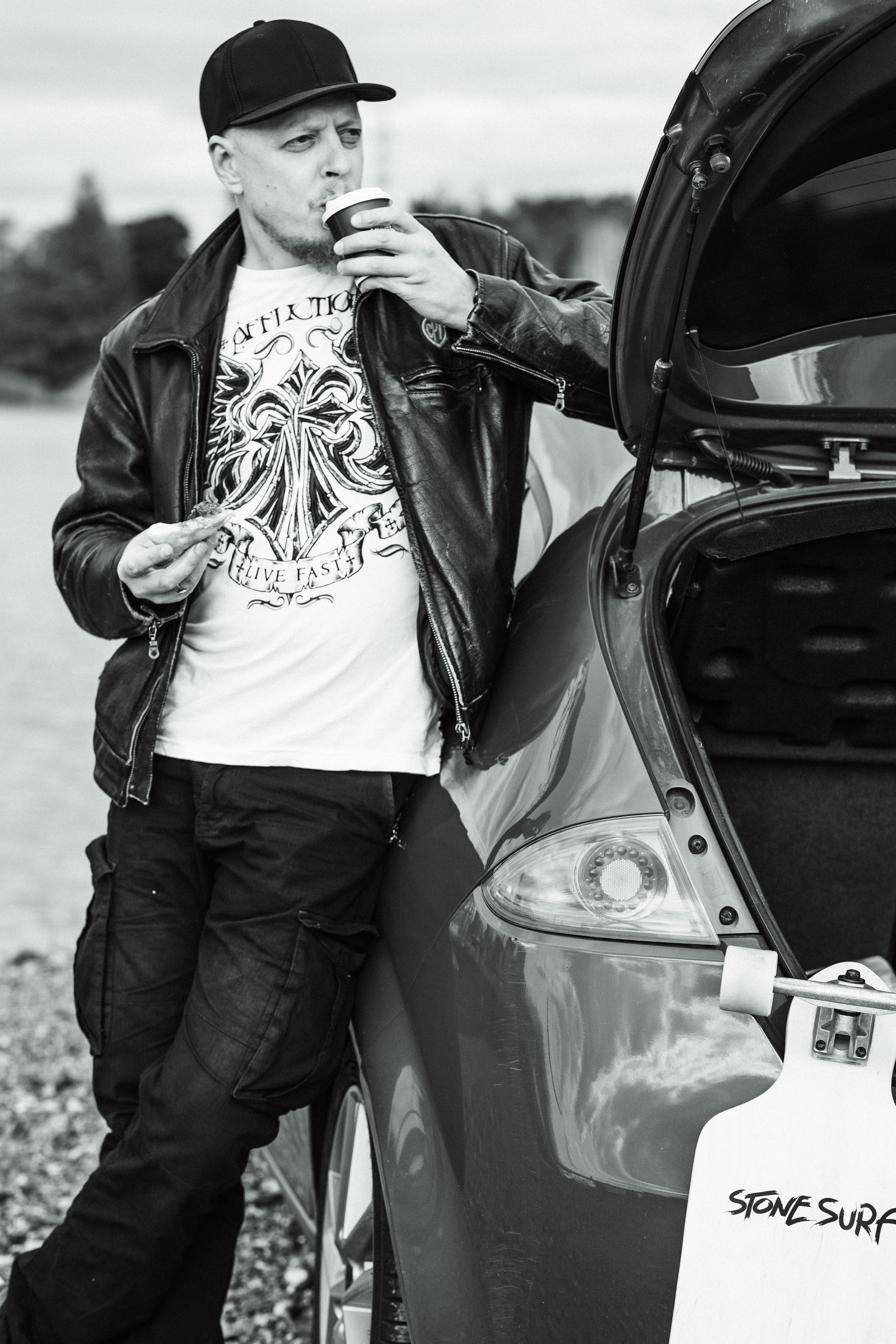 Miehen valokuvaus miljöössä. Valokuvaaja Lahti, Helsinki Elena Salonen