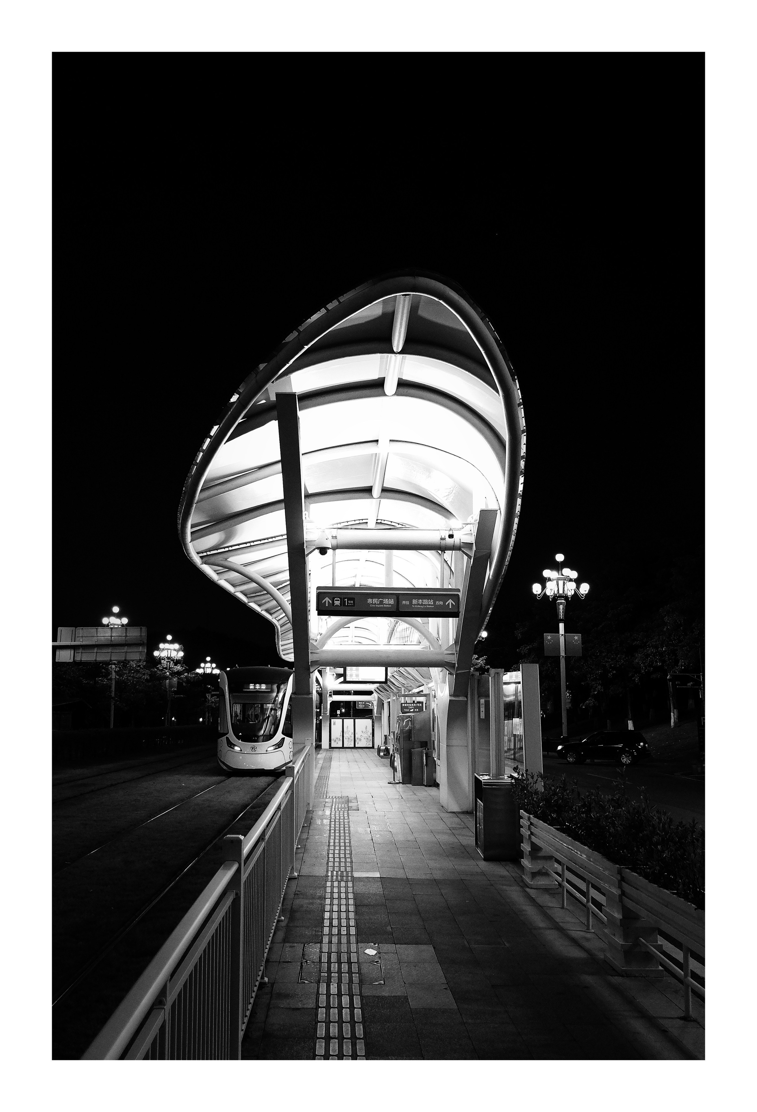 Street Black & White Photography | China in Black & White photographs. 中国街头摄影 | The Streets of China Through My Eyes | 深圳