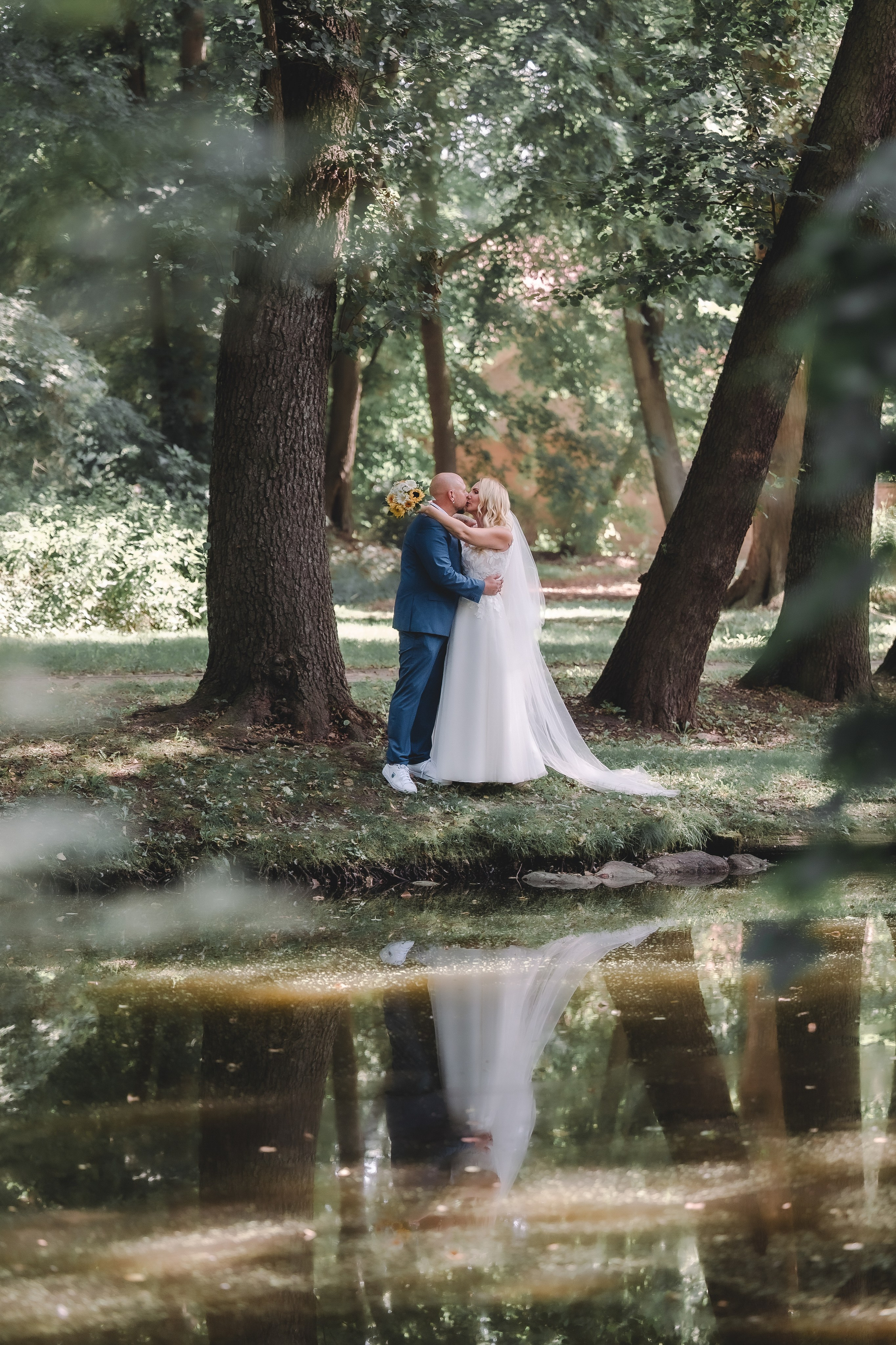 Hochzeitsfotograf Berlin, After Wedding Shooting Berlin, emotionale Hochzeitsfotos Berlin, Natürliches Paarshooting nach der Trauung im Wald – Hochzeitsfotograf Berlin
