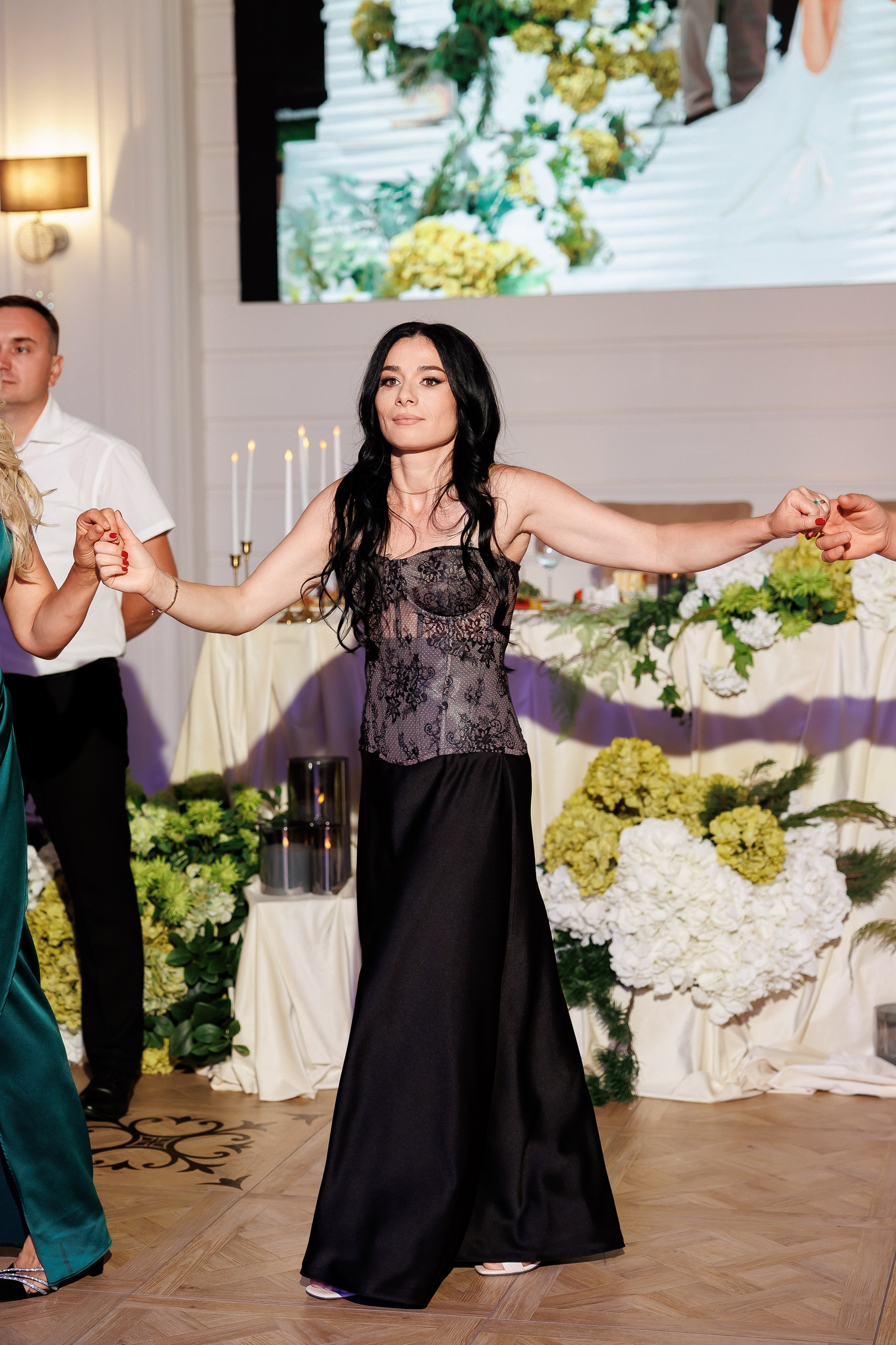 Eugen & Livia — Grand Elysee — Wedding Day. Servicii Foto și Video 067188353