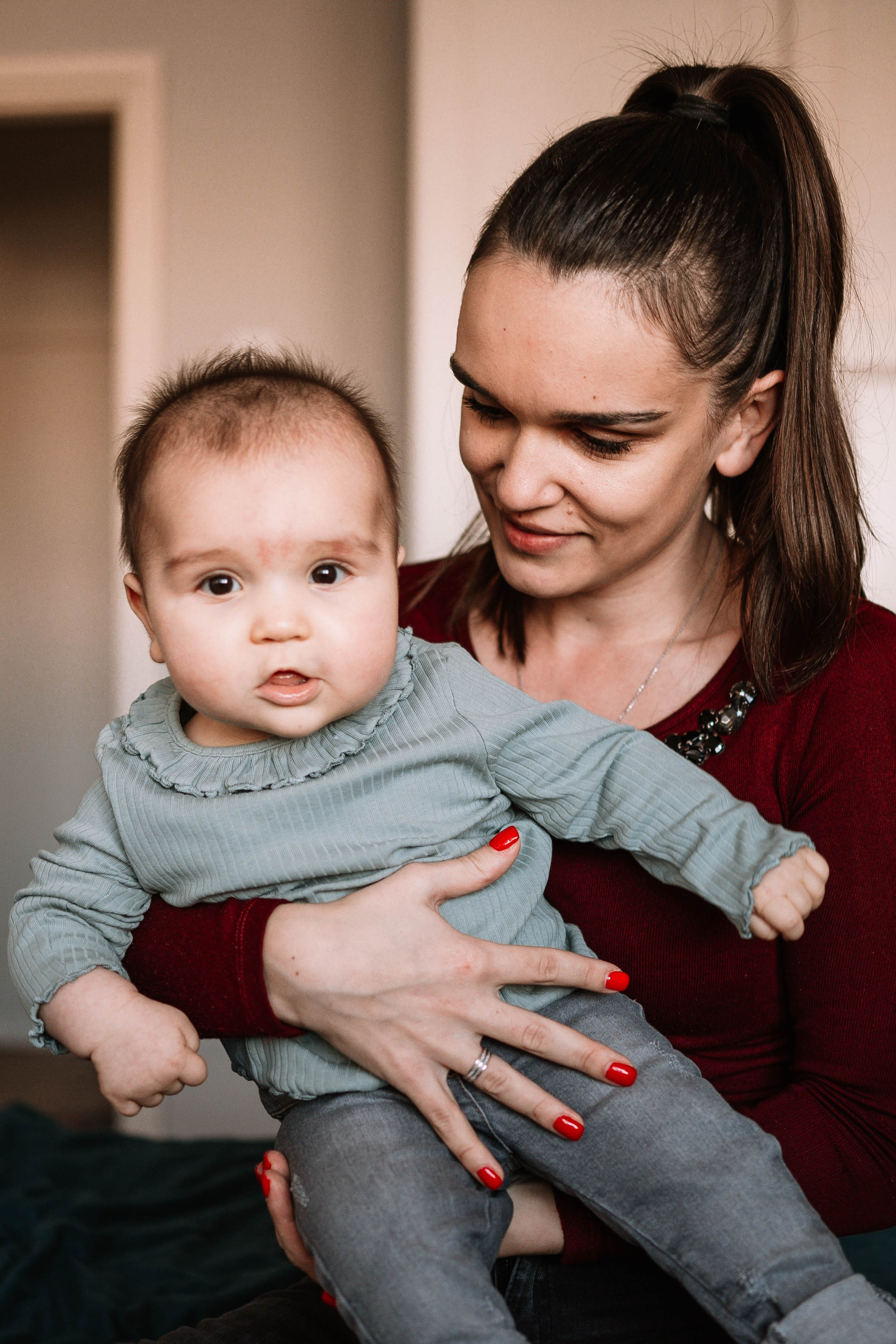 Lana - fotografisanje bebe kod kuće. Dečiji i porodični fotograf