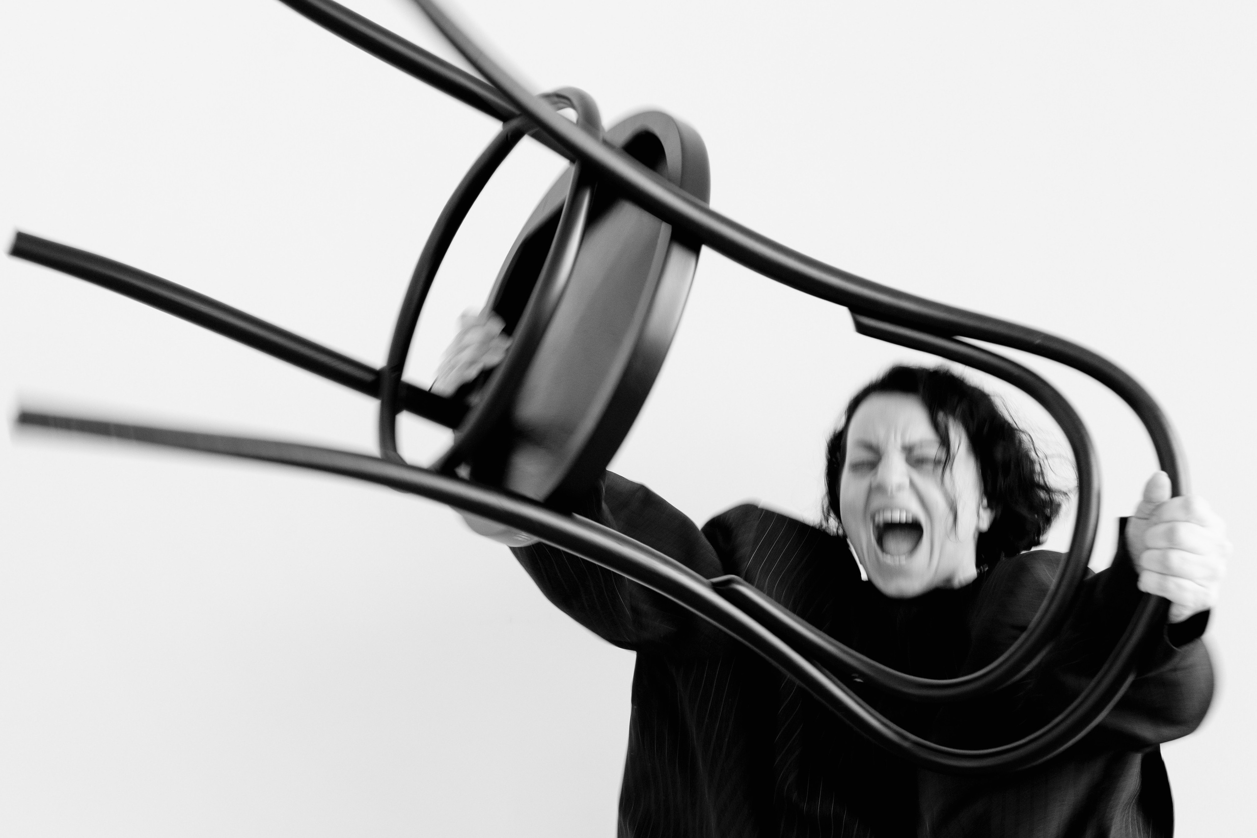 Starke Emotionen als wichtiger Aspekt der Frau. Schwarz-weiß Fotografie in Münster. Fotografin Viktoria Roschen