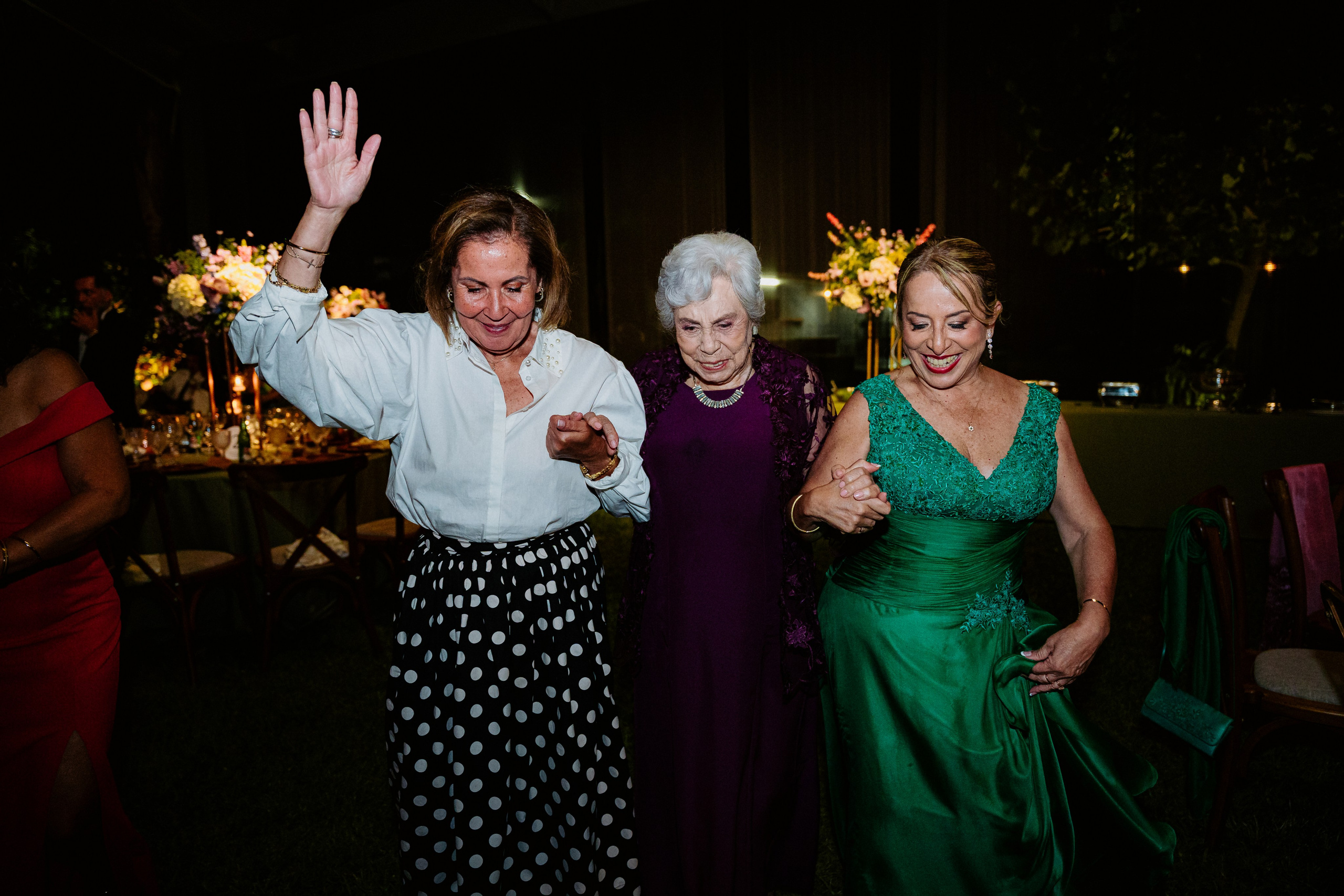 Un vistazo a la fiesta. Fotógrafo de Bodas en Lima | Ronhy Altamirano. Fotografía narrativa y cinematográfica para bodas, quinceañeras y eventos exclusivos