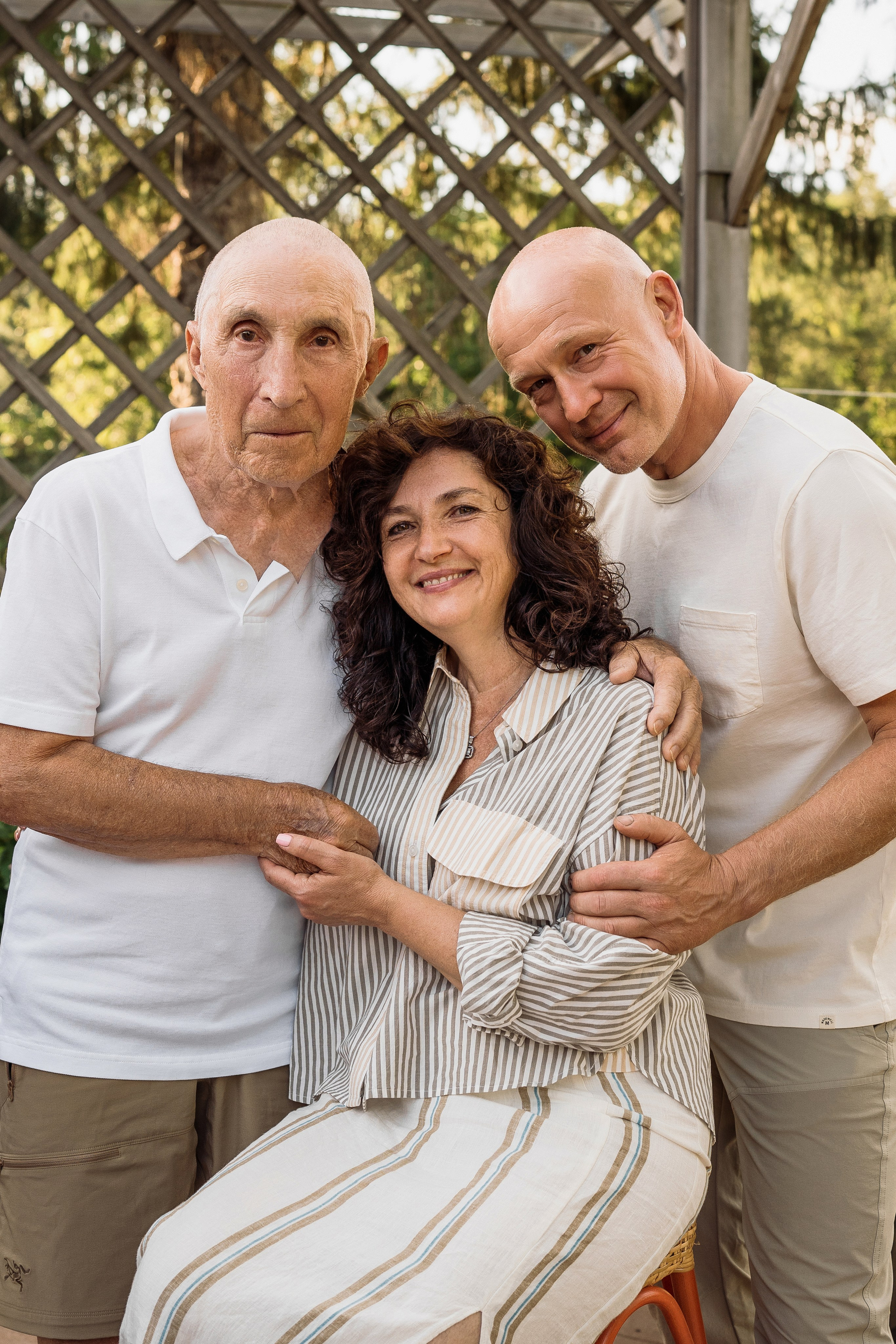 Big happy family. At home. Wedding and family photographer and videographer PA, NJ, NY, DE, MD