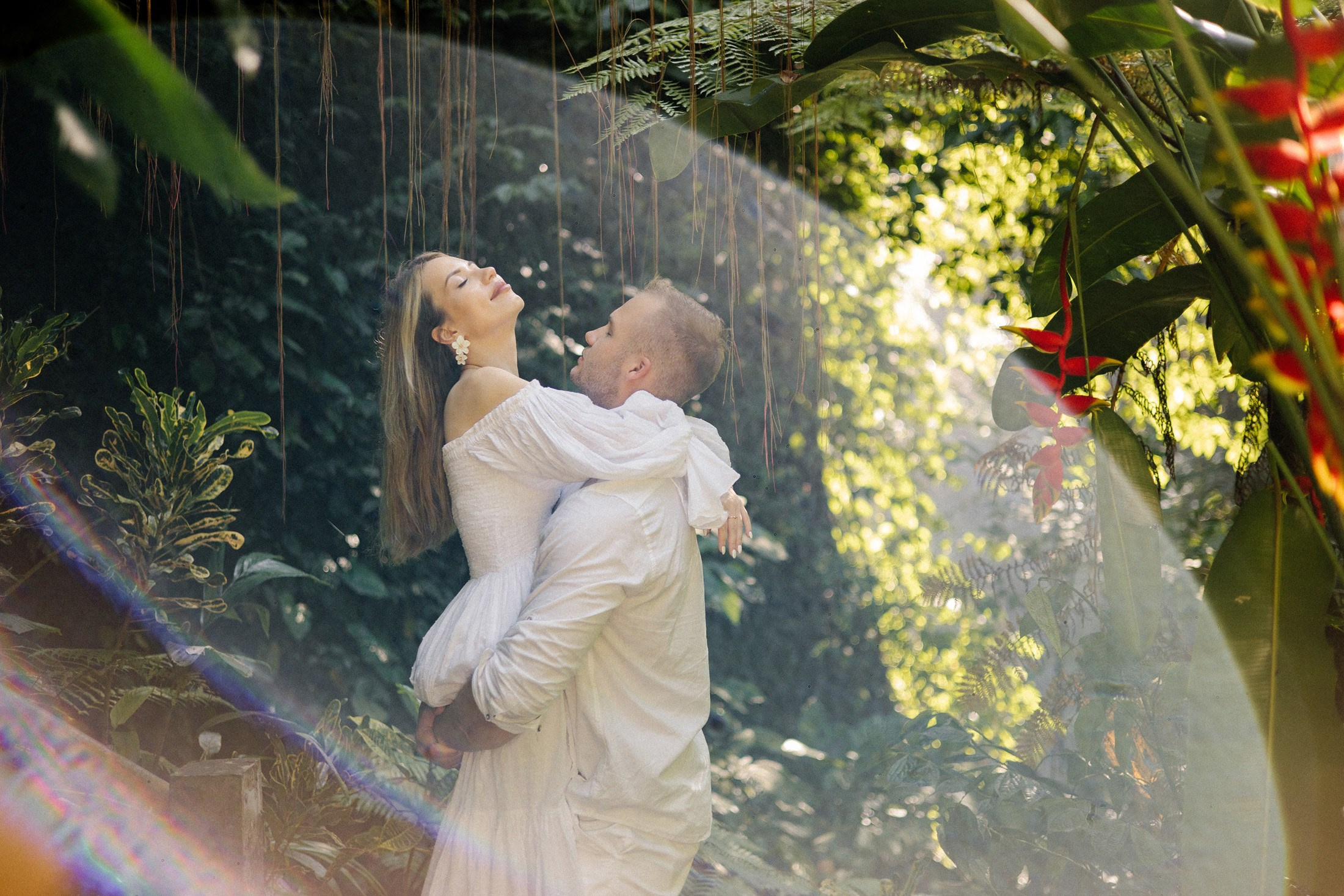 Waterfall Lovestory. Getitfeel — Aesthetic Photography and Videography