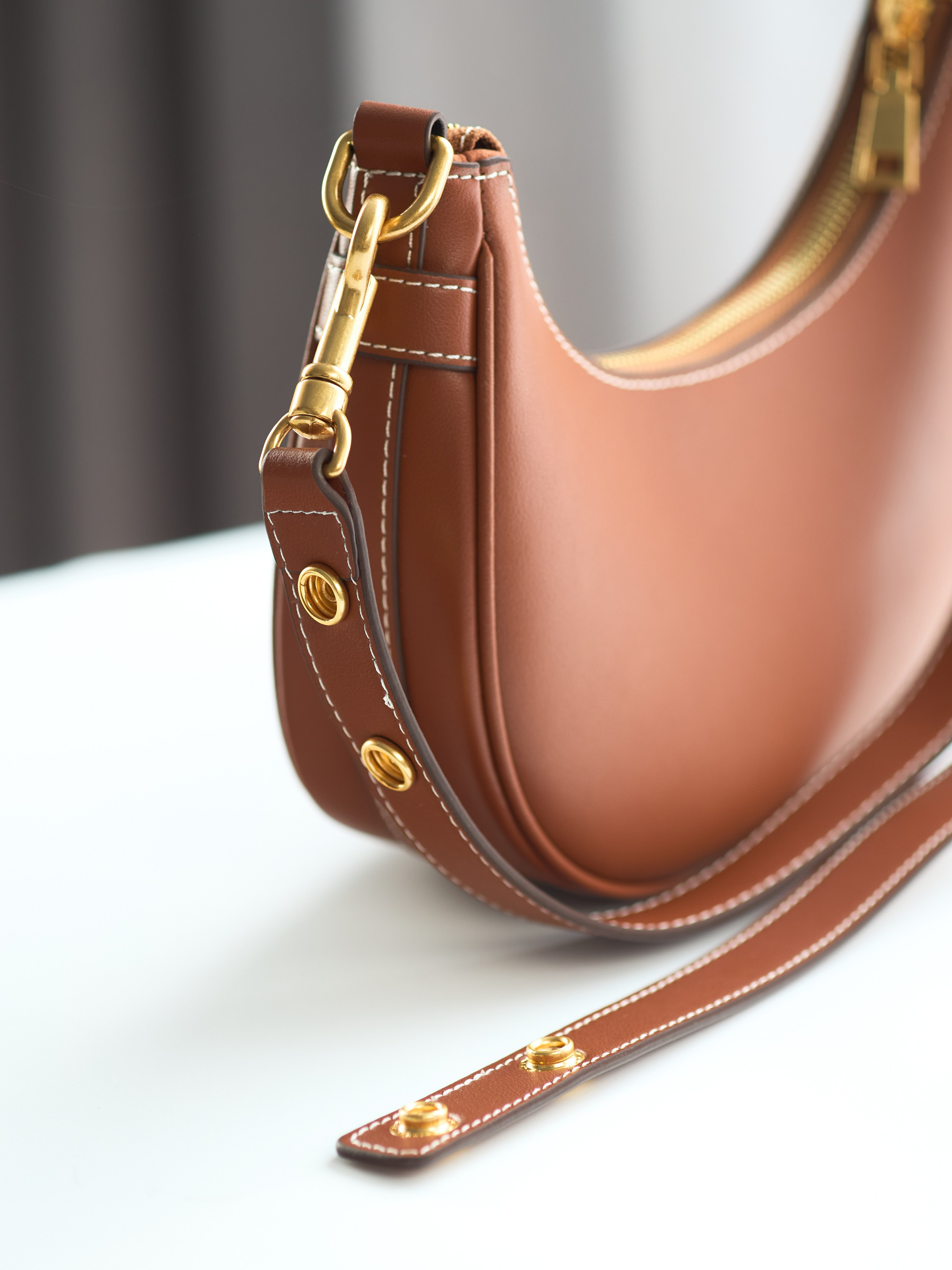 Сумки и кошельки. Предметная фотосъемка в Алматы. Студия фото и видео съемки товаров