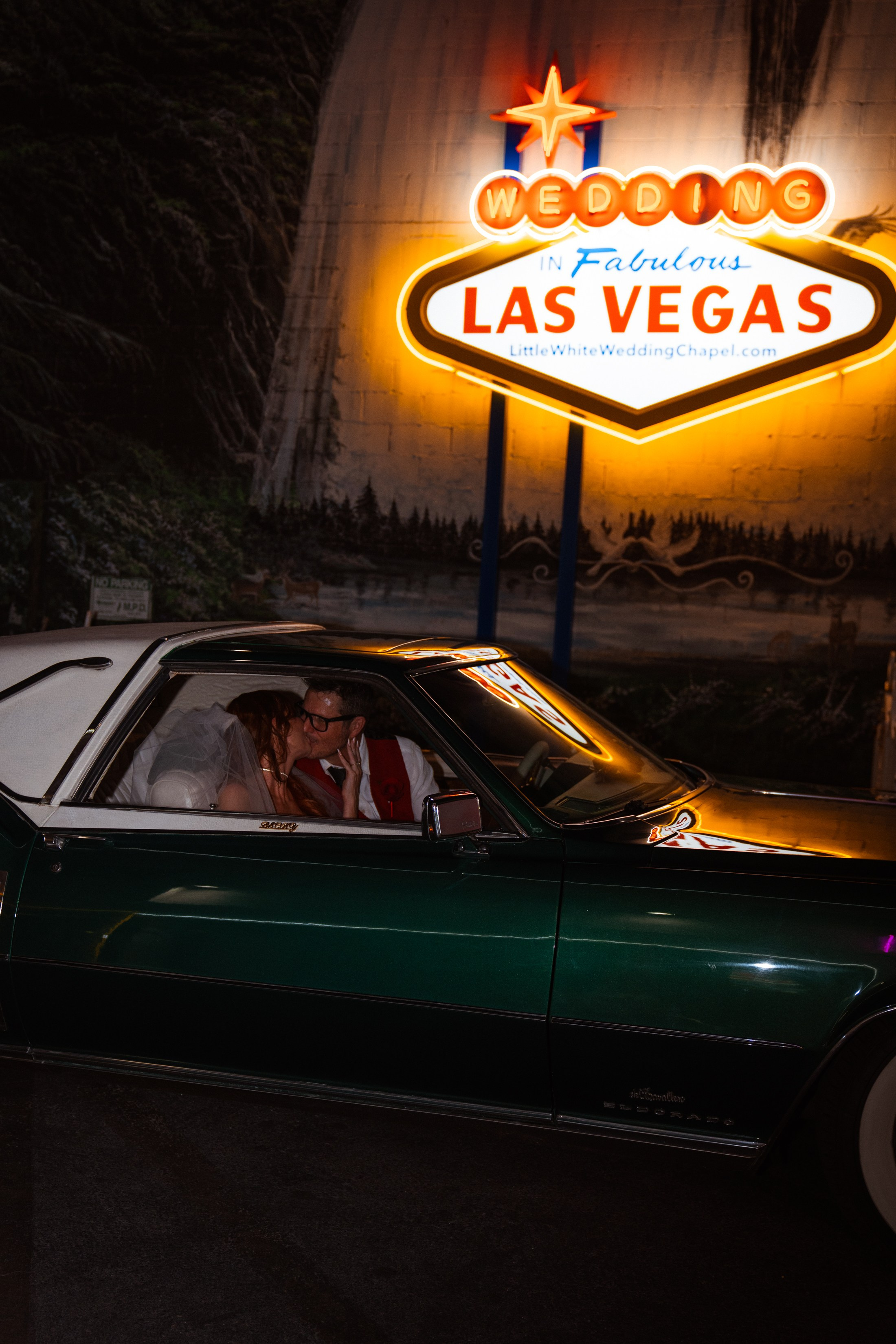 Rebecca&Todd. Wedding & elopement photographer Viktoriya Kravtsov. Las Vegas