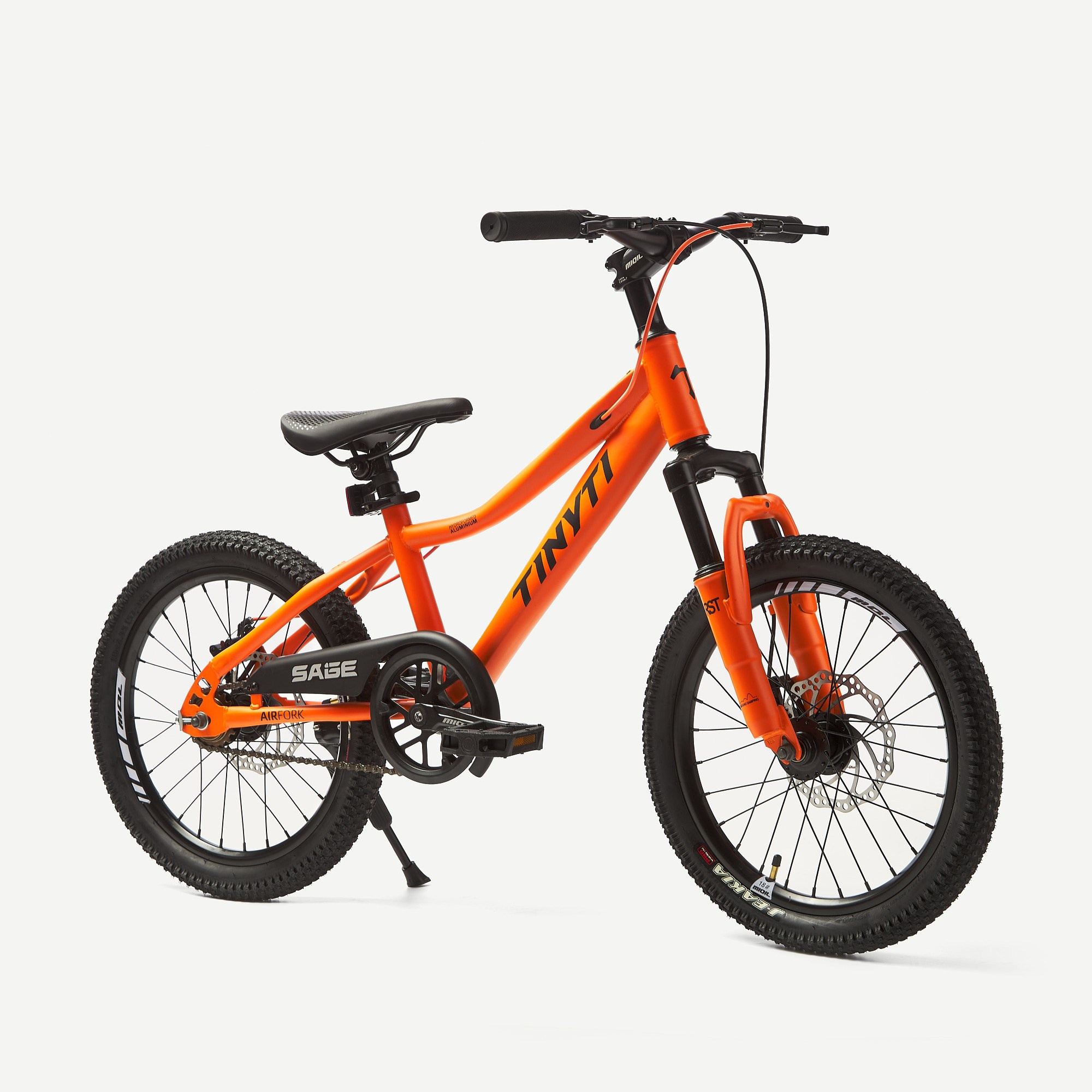 ИИ контент + каталог. Студия коммерческого контента. Съемка предметная, на модели, видео, инфографика