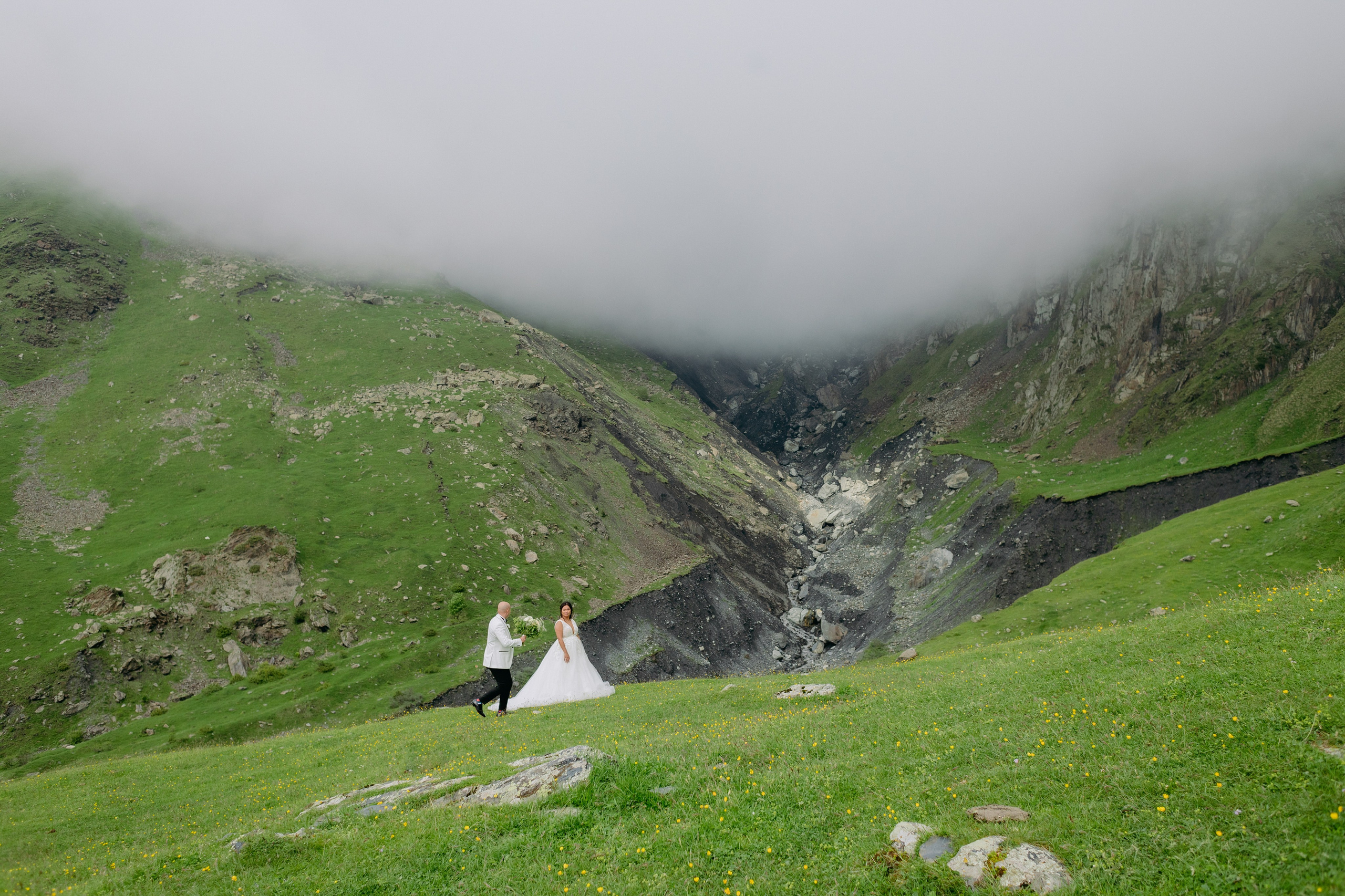 Kazbegi (3,5 hours from Tbilisi)/Казбеги (3,5 часа от Тбилиси). Photographer Anna Nazarenko