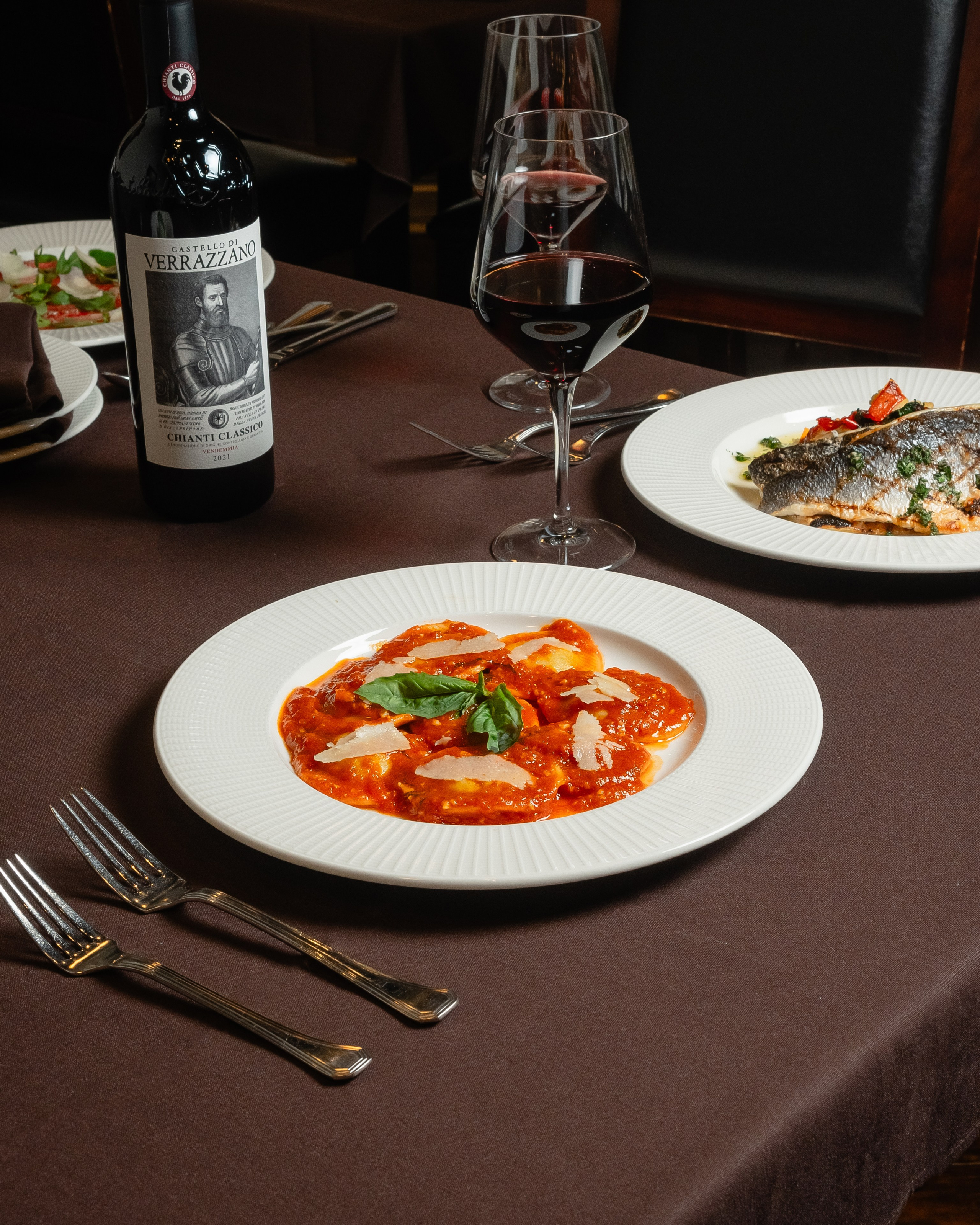 Luna. Welcome to my video and photo world!