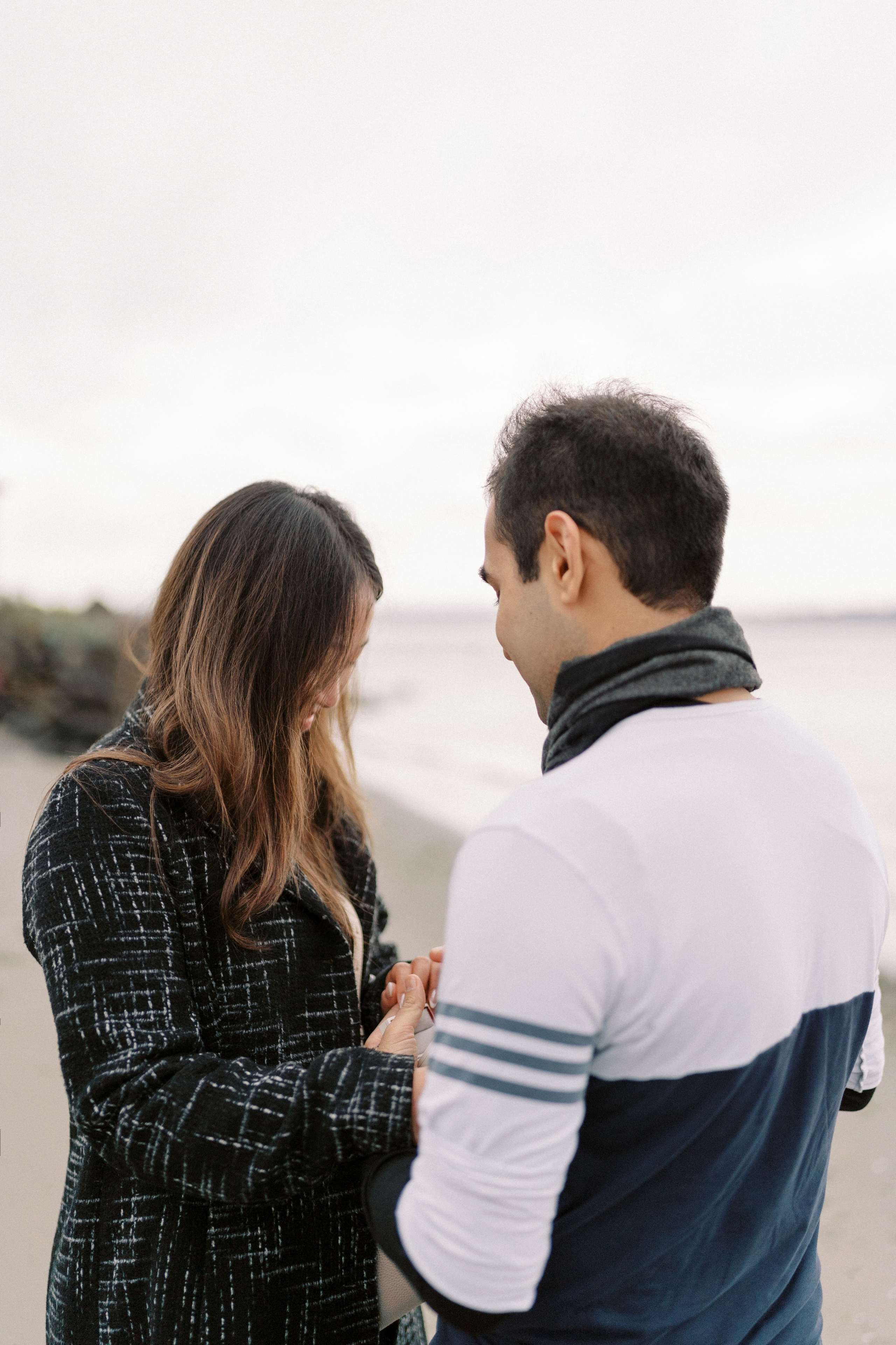 Proposal. December 2024. Alki Point Lighthouse, Washington state. EVAN ARISTOV WEDDING PHOTOGRAPHY — Seattle Wedding Photographer