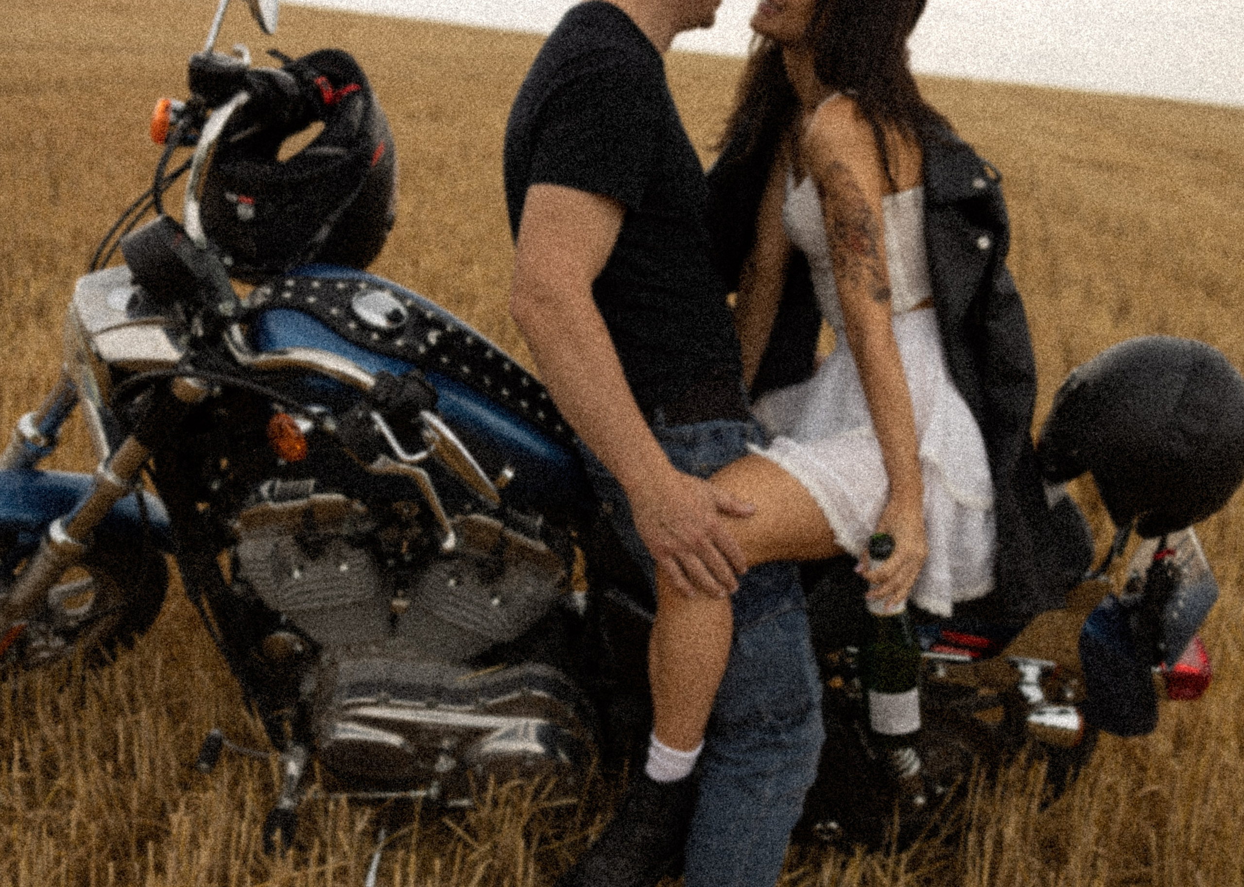 Balade en moto. Histoires d’amour, séances photos de famille et de mariage en France