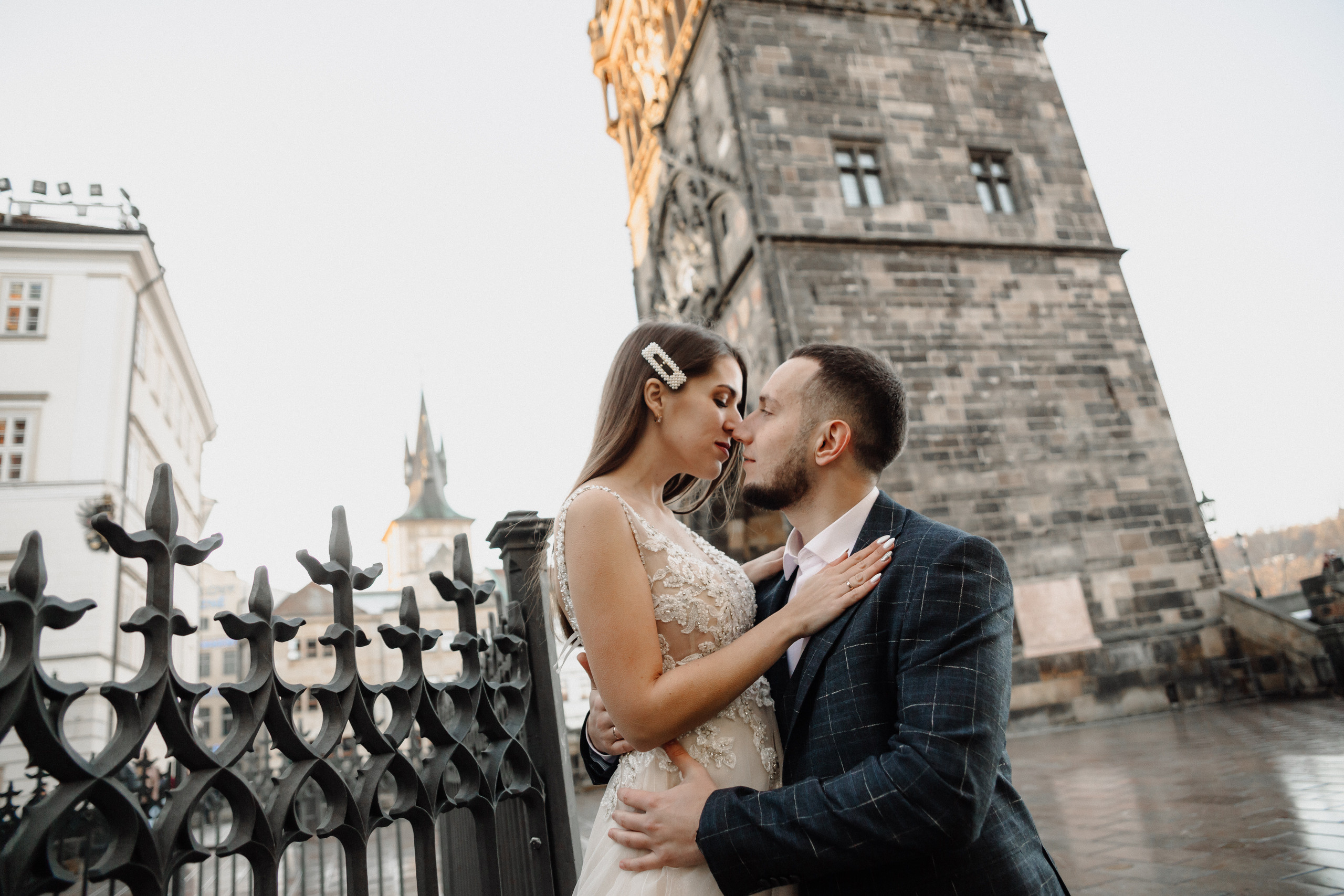 Christmas elopement of a couple in Prague. Wedding and portrait photographer in Poland Vitali Frozen