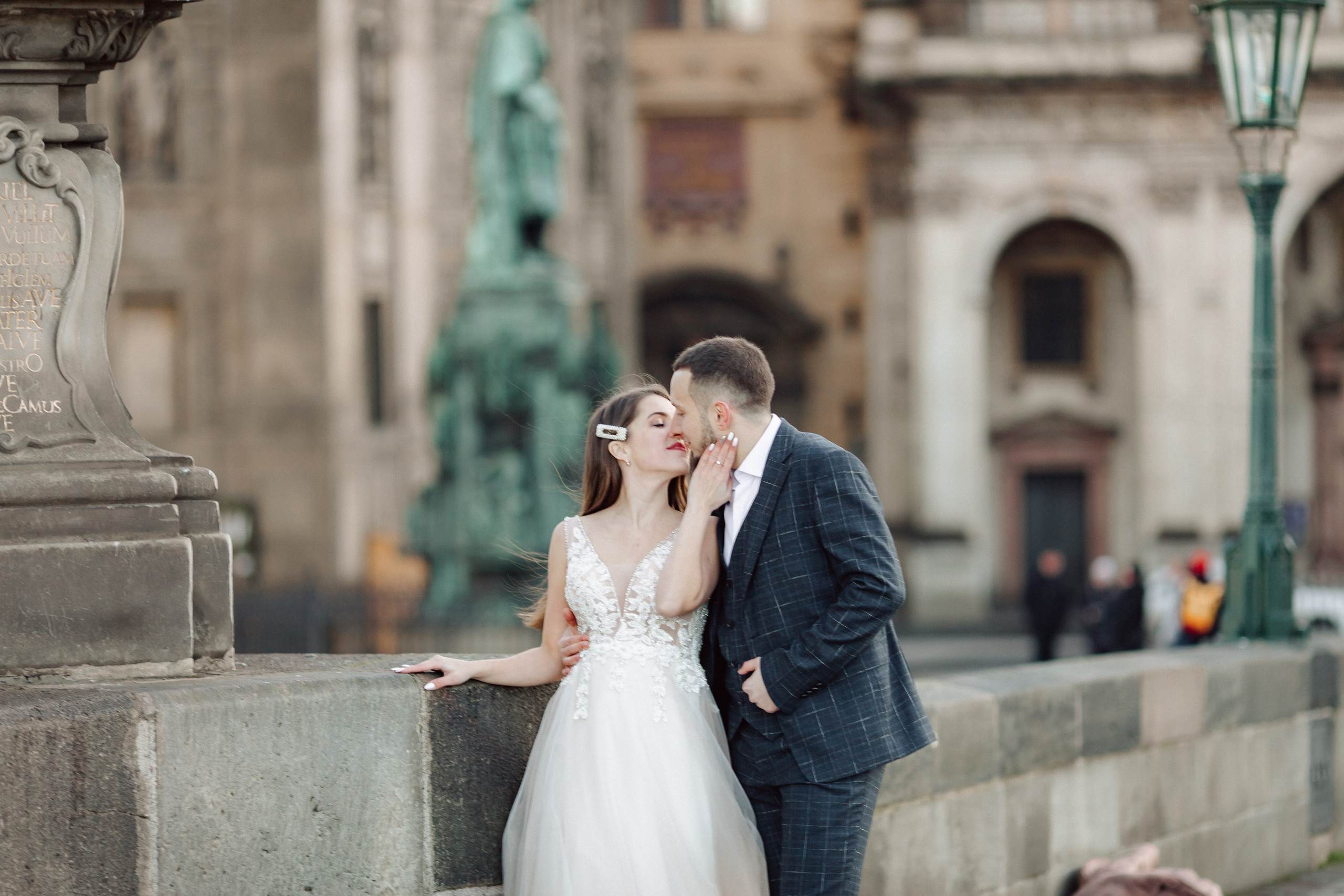 Christmas elopement of a couple in Prague. Wedding and portrait photographer in Poland Vitali Frozen