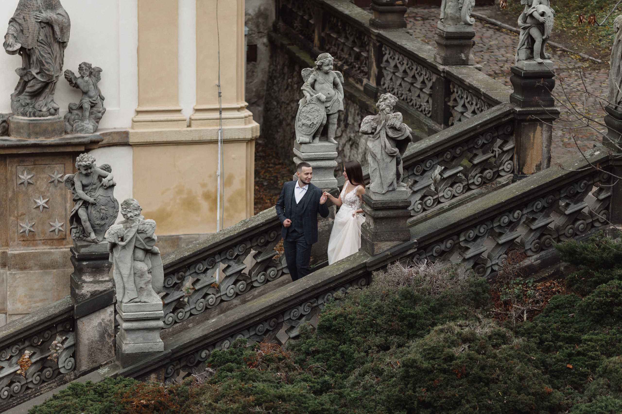Christmas elopement of a couple in Prague. Wedding and portrait photographer in Poland Vitali Frozen