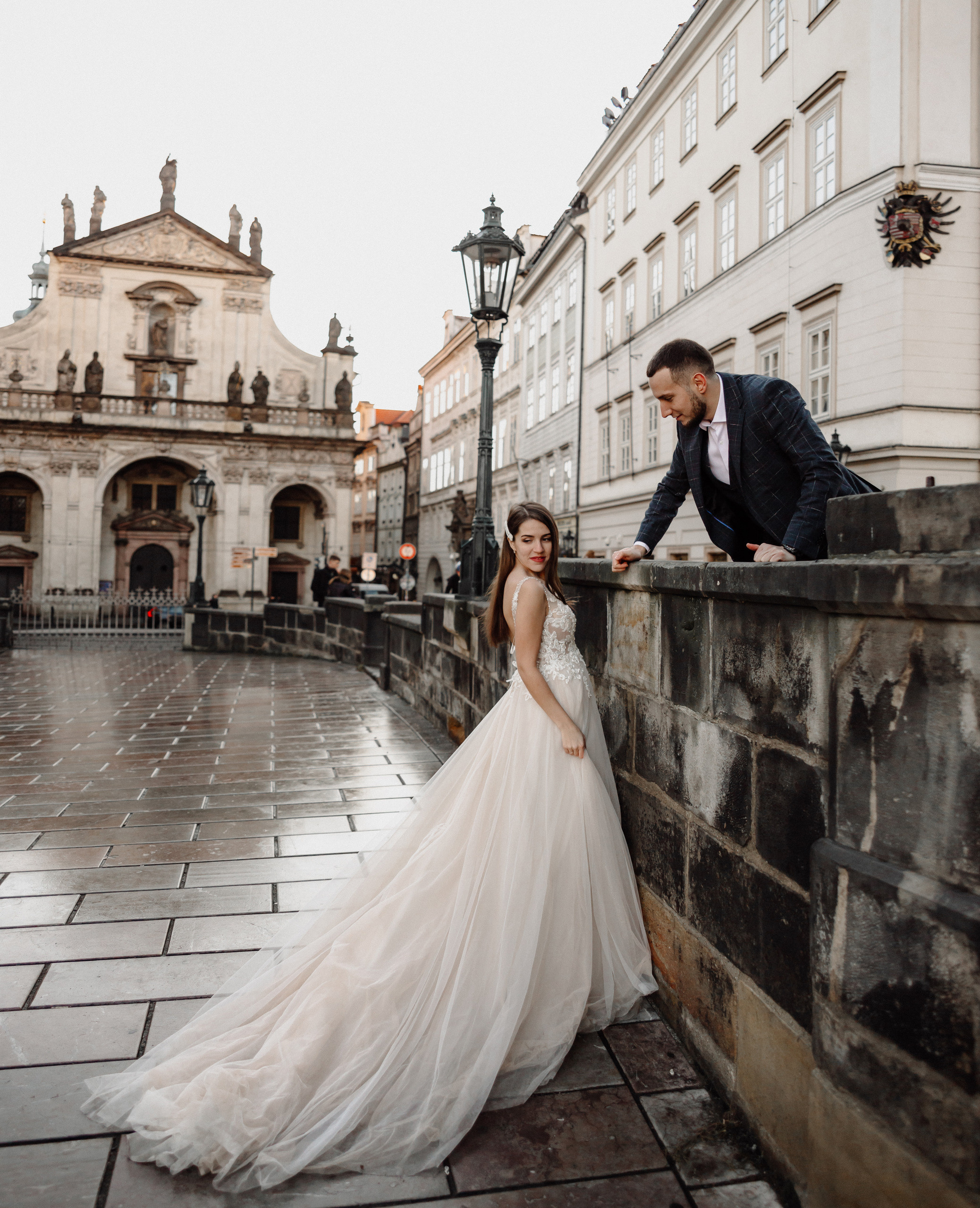 Christmas elopement of a couple in Prague. Wedding and portrait photographer in Poland Vitali Frozen