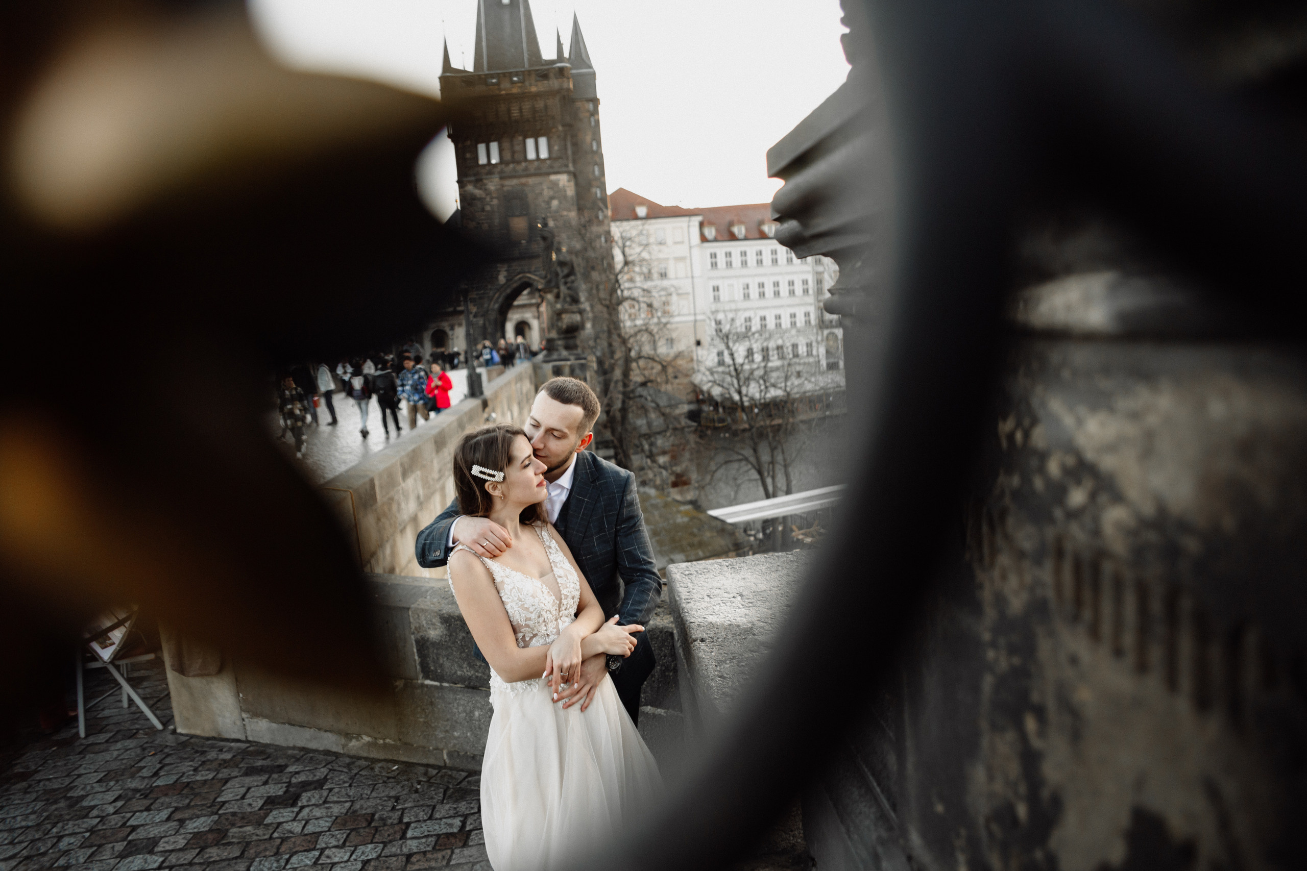 Christmas elopement of a couple in Prague. Wedding and portrait photographer in Poland Vitali Frozen