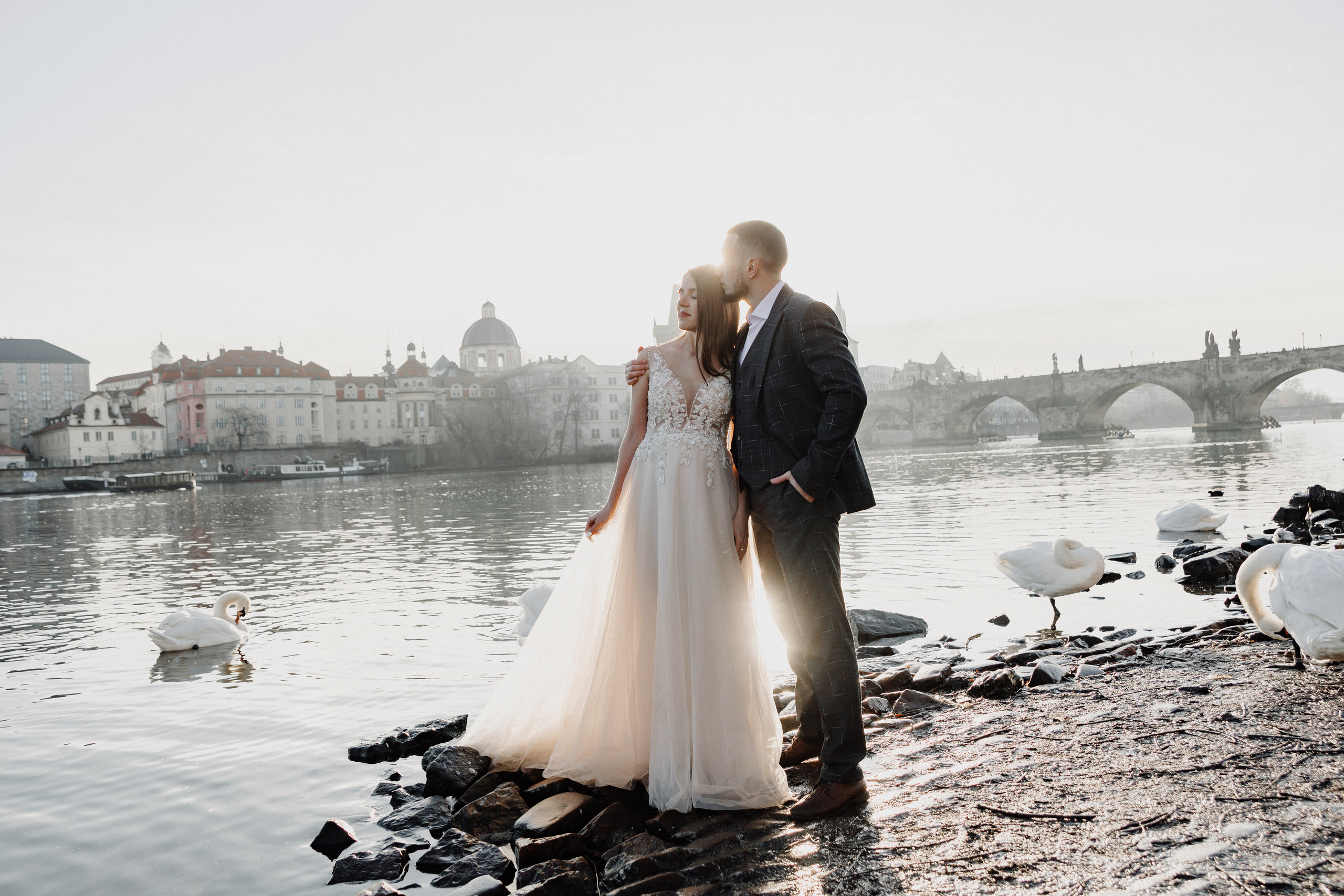 Christmas elopement of a couple in Prague. Wedding and portrait photographer in Poland Vitali Frozen