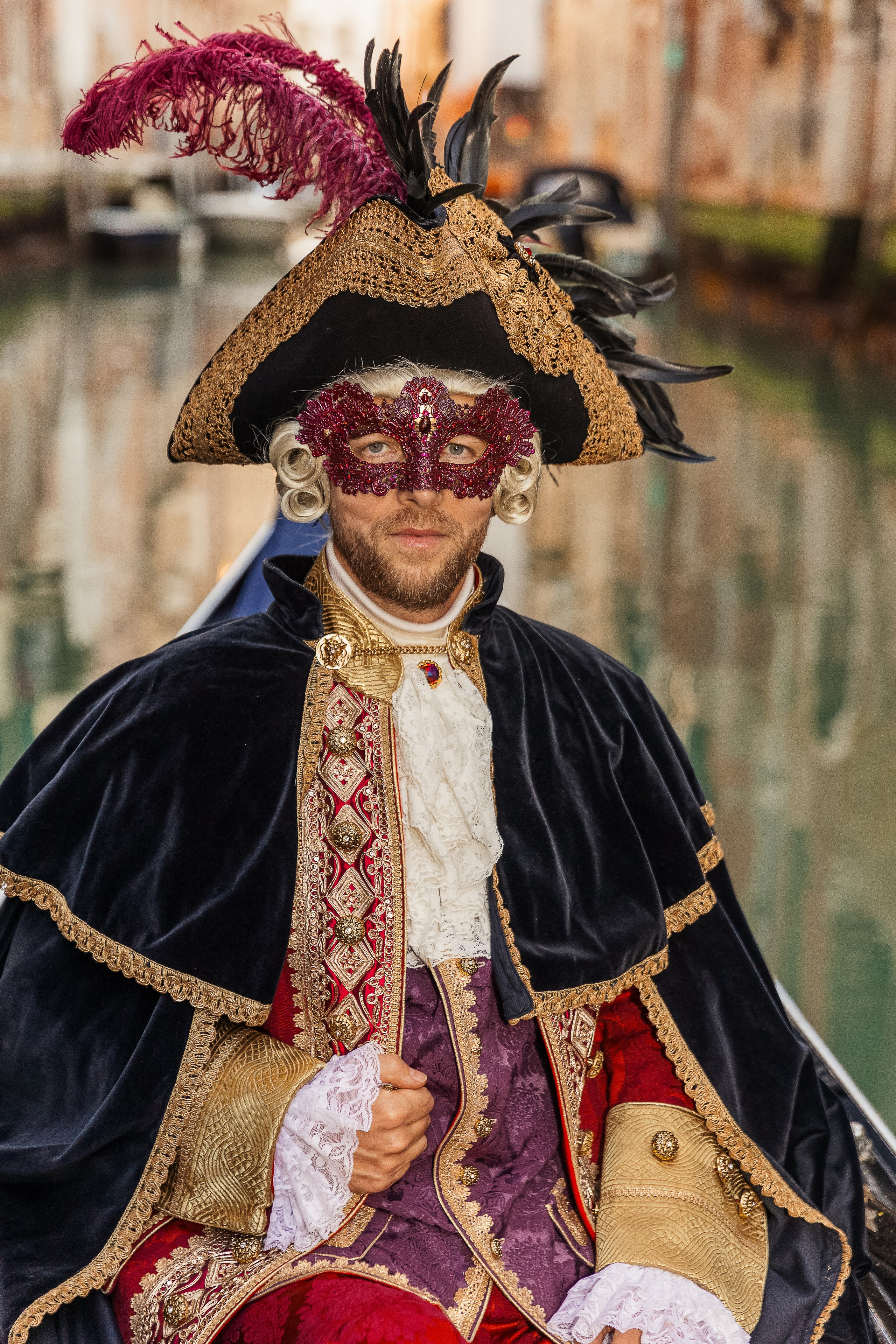 Aleksandr & Ekaterina in venetian carnival